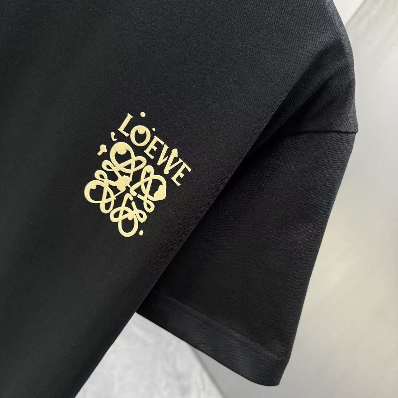 <p>Loewe 短袖T恤(黑)</p>