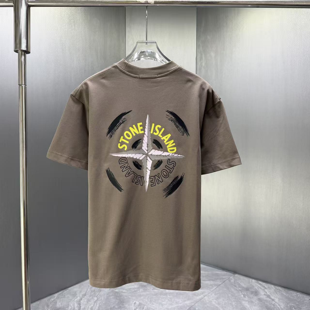 <p>Stone Island 短袖T恤(棕)</p>