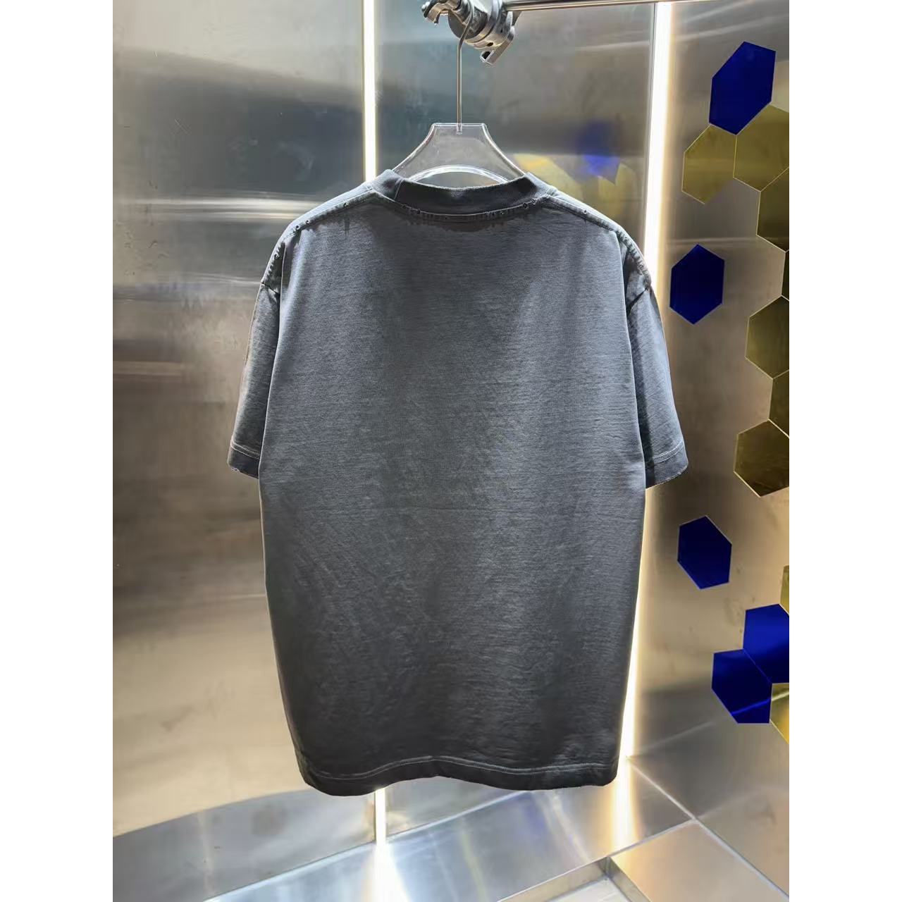 <p>Givenchy 洗水磨破短袖T恤(洗水白)</p>