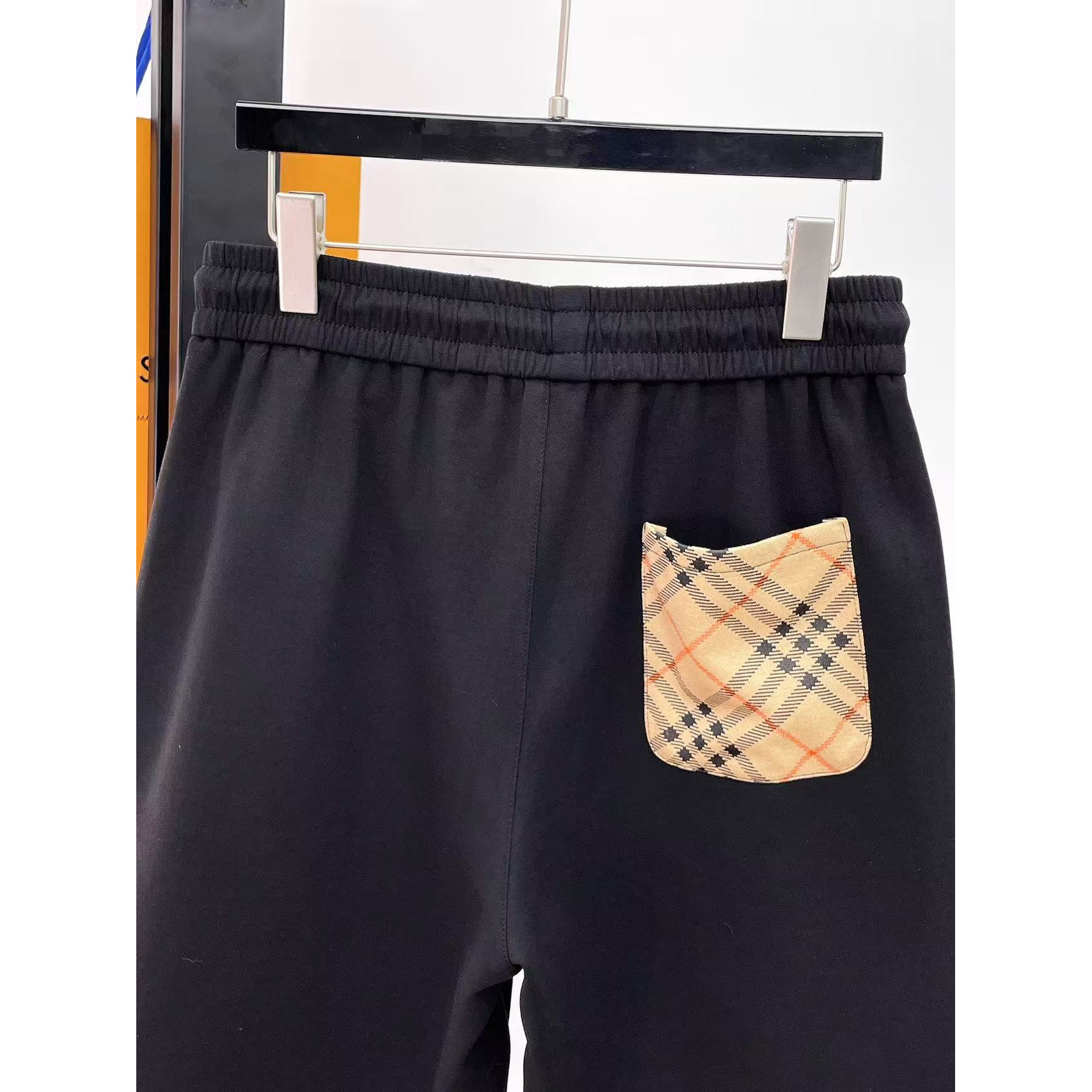 <p>BURBERRY 专柜新款休闲短裤(黑)</p>