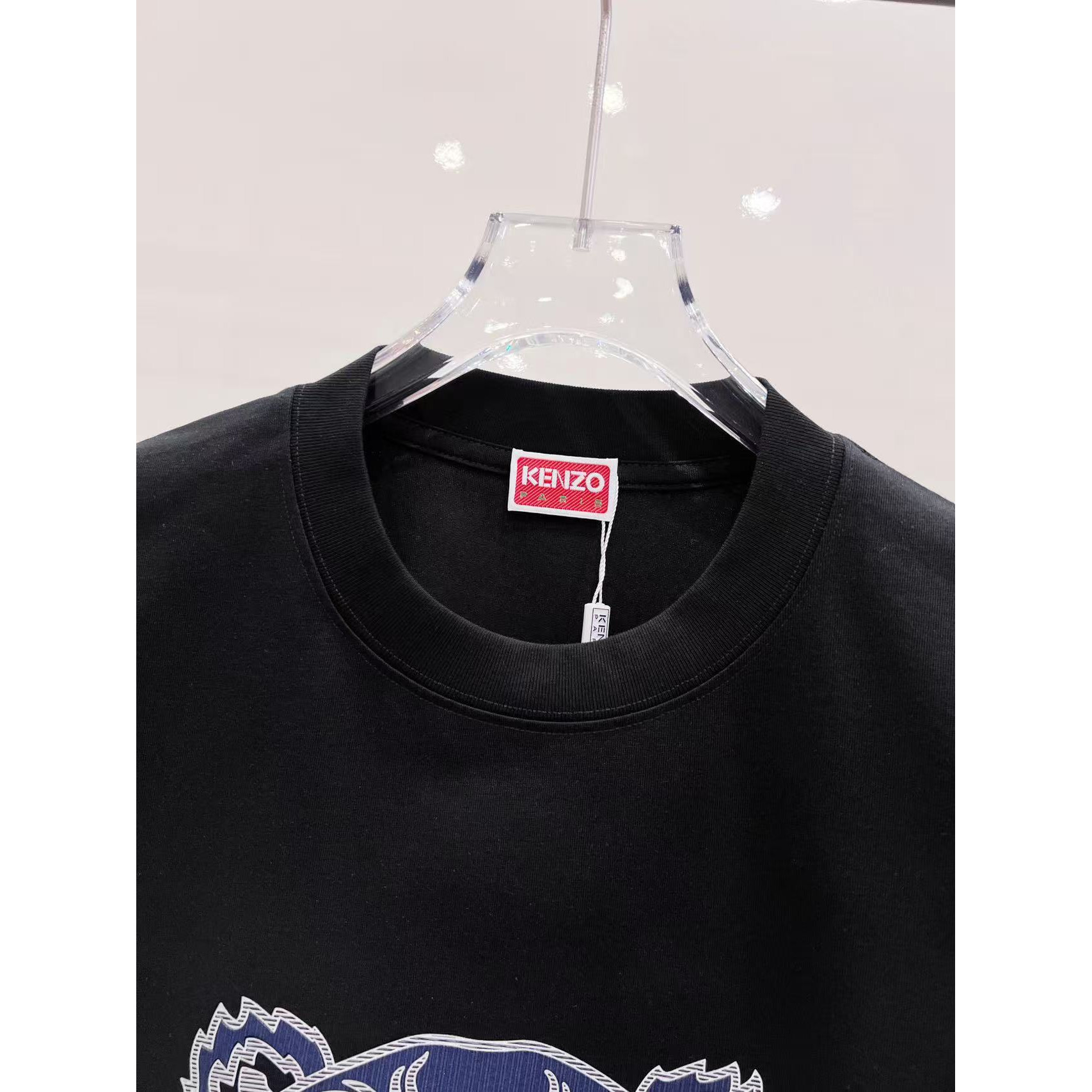 <p>KENZO&nbsp;短袖圆领T恤(黑)</p>