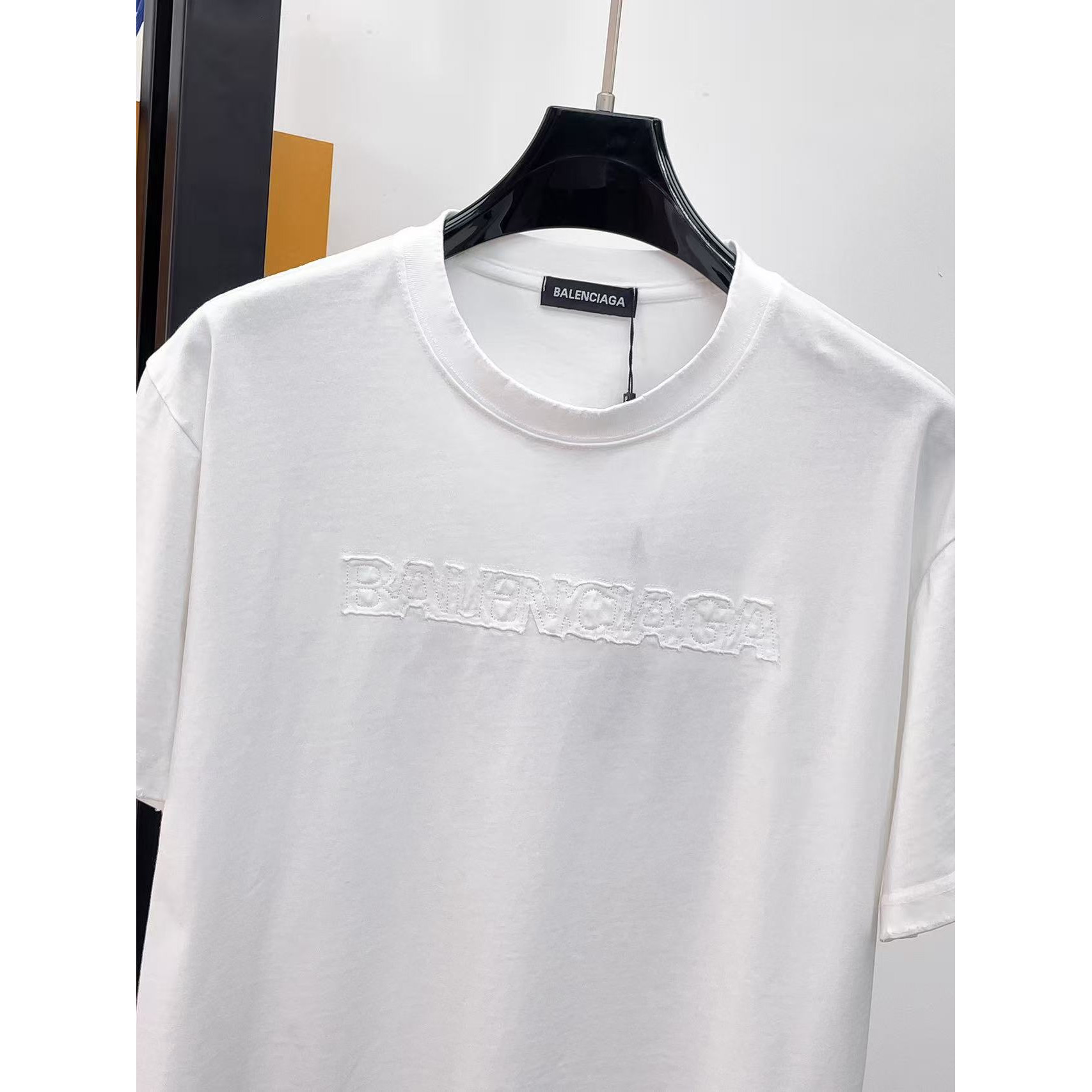 <p>Balenciaga 专柜新款短袖T恤(白)</p>