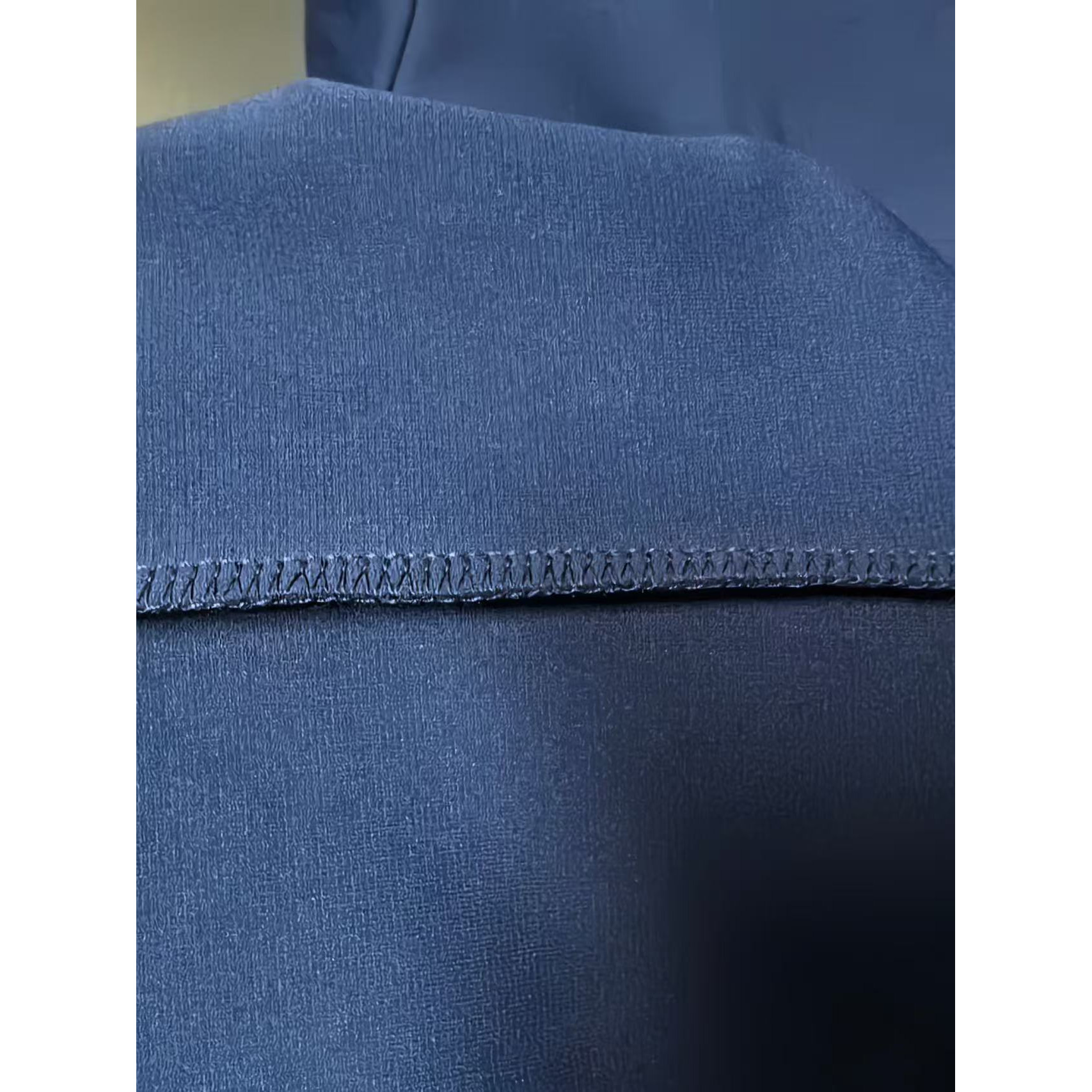<p>Descente 翻领长袖打底(藏青)</p>