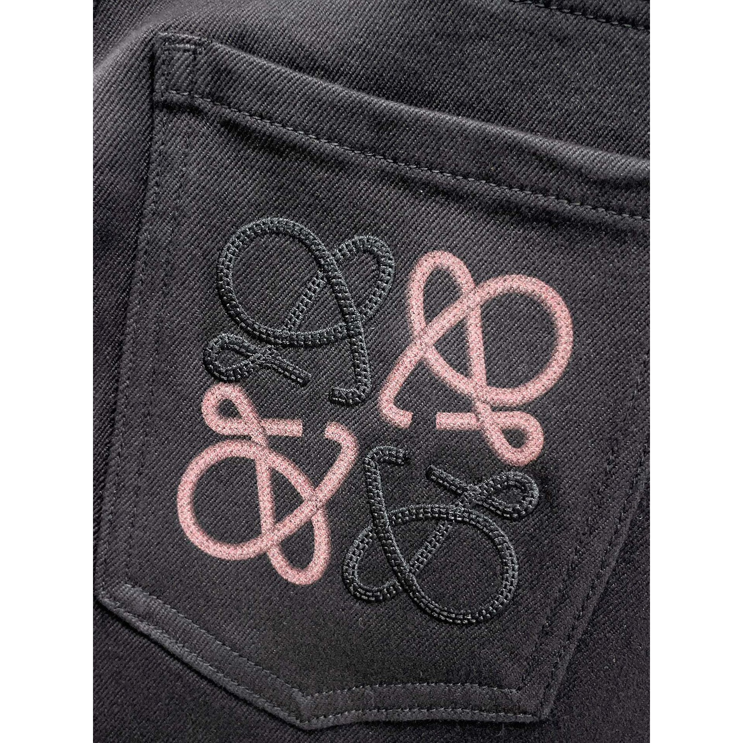 <p>LOEWE&nbsp;高端牛仔裤(黑)</p>