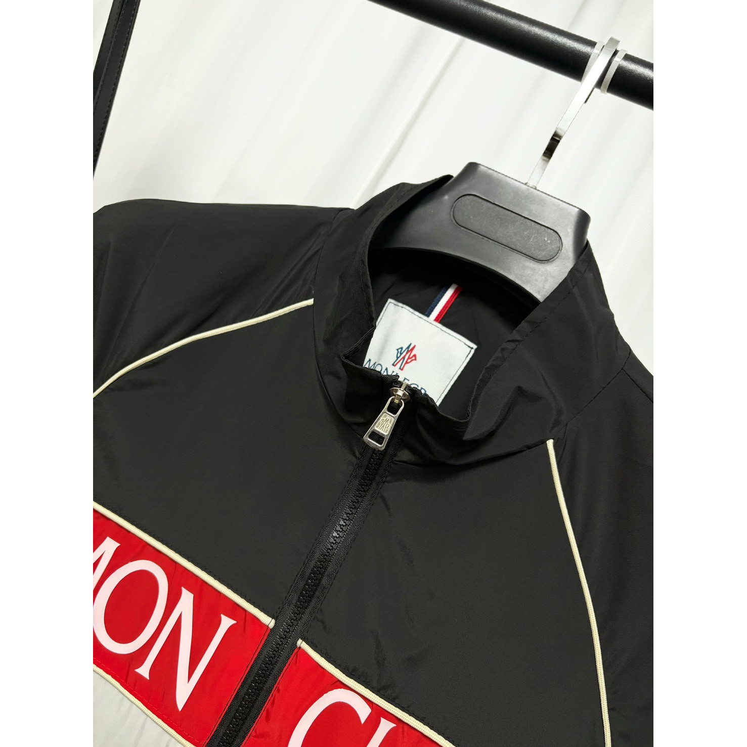 <p>Moncler 夹克外套</p>