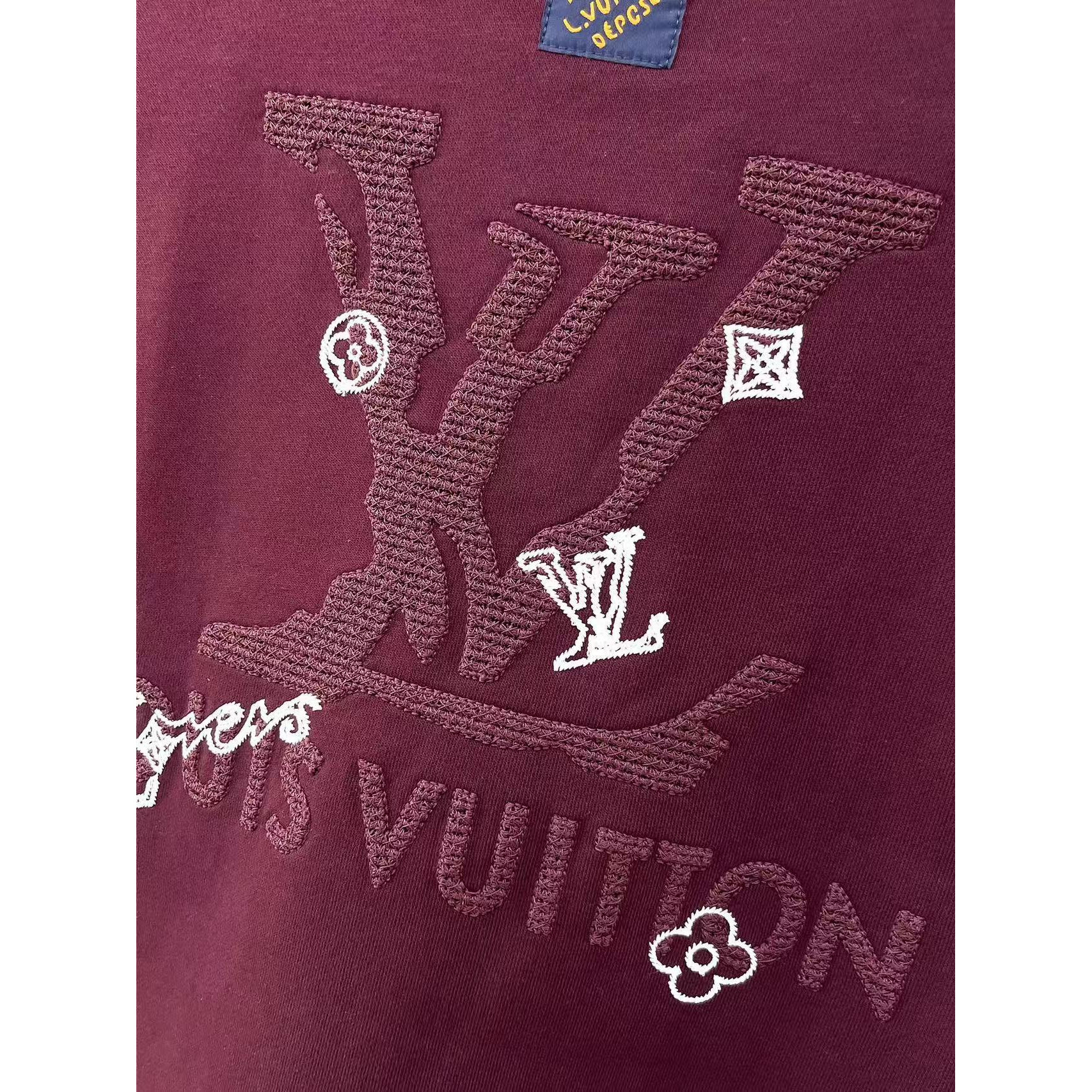 <p>LV 圓領長袖T恤(酒紅)</p>