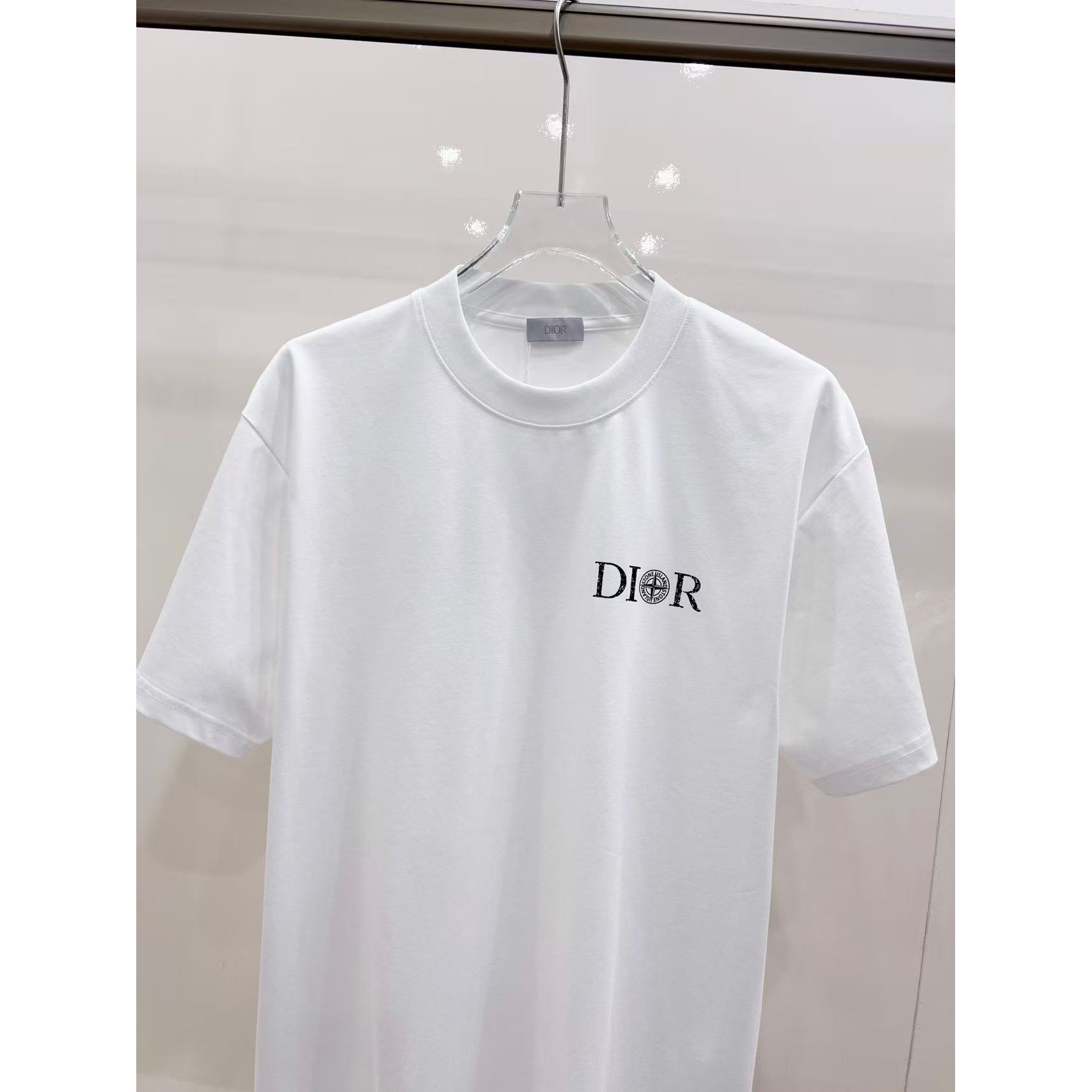 <p>DIOR 迪奥+石头岛联名 logo短袖T恤(白)&nbsp;</p>
