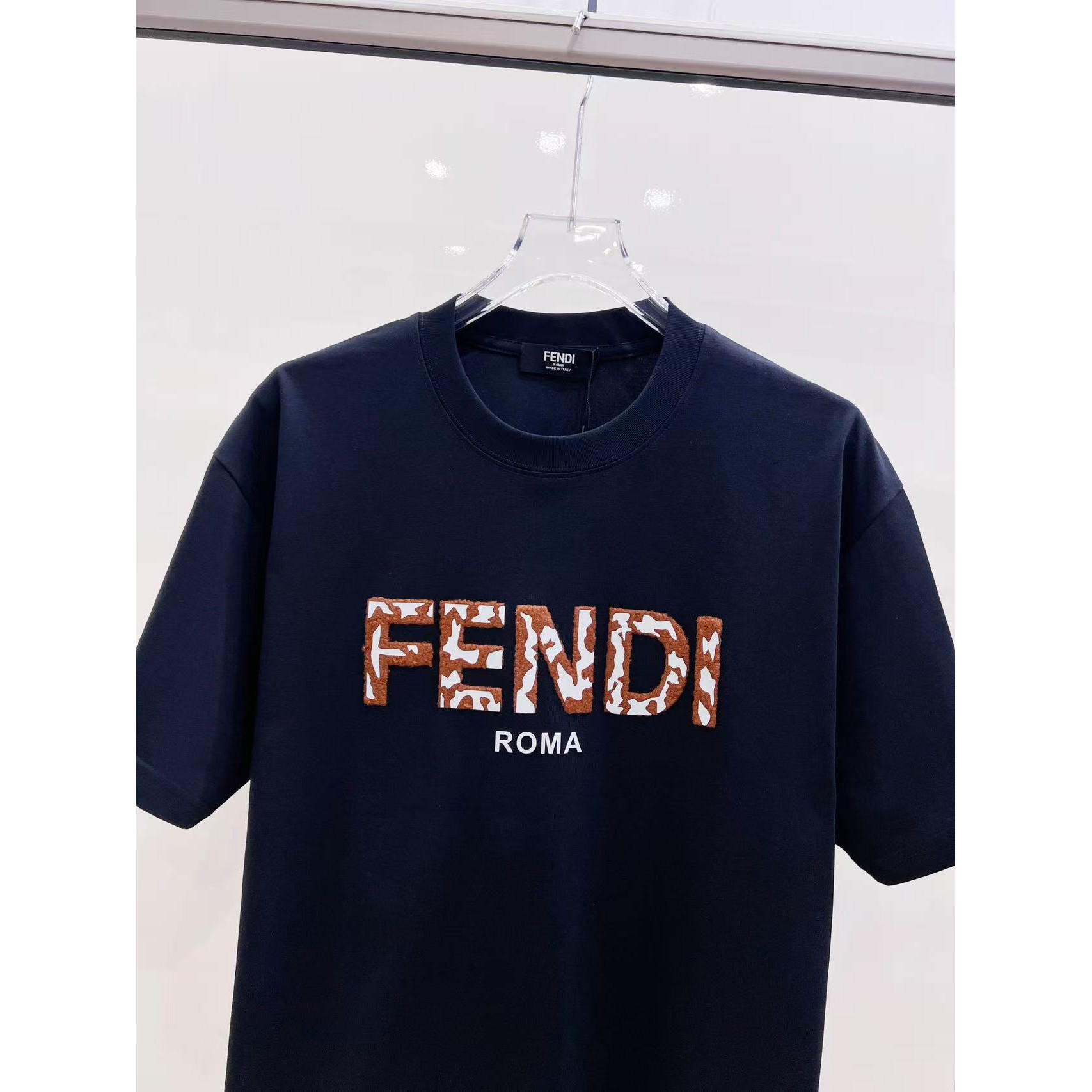 <p>FENDI 圓領短袖T恤(黑)</p>