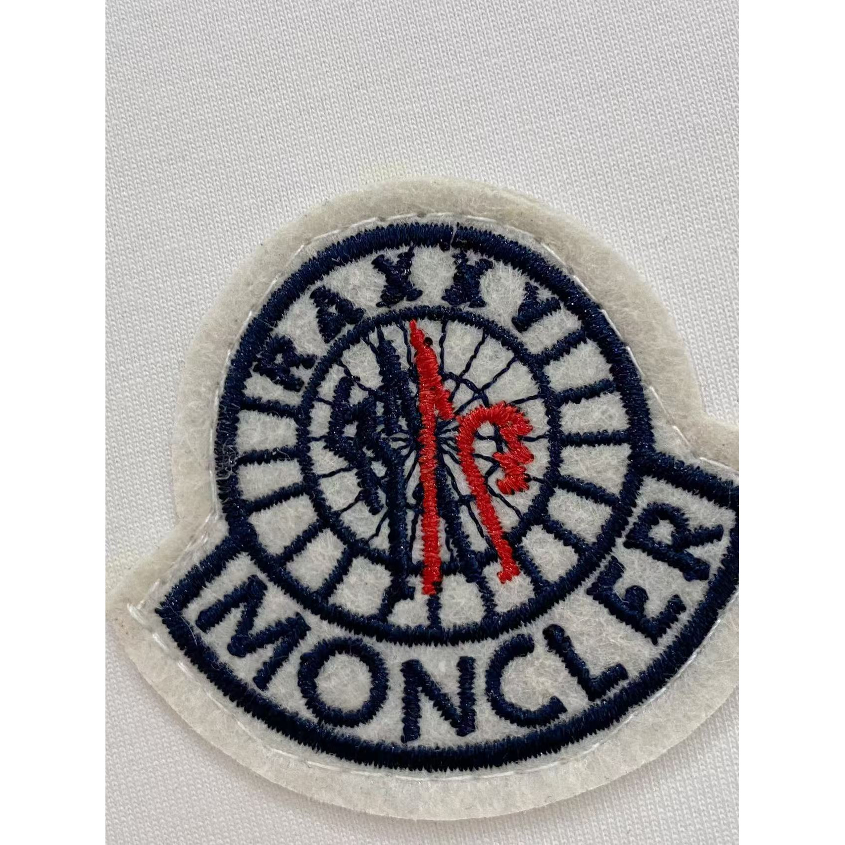 <p>MONCLER 太空棉卫衣(782478)</p>