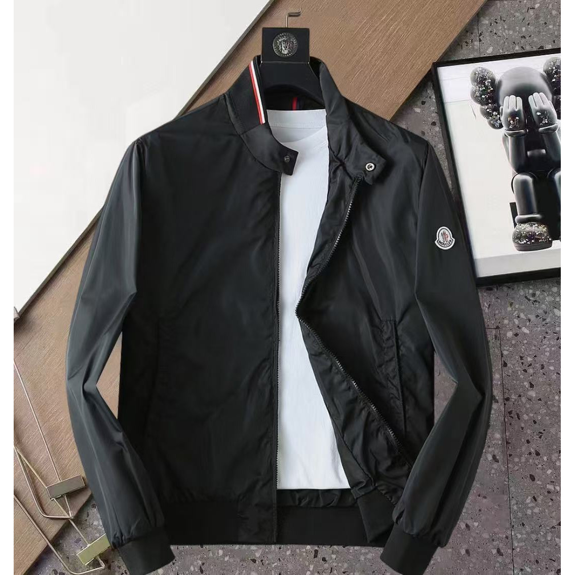 <p>MONCLER 男士夹克外套(黑)</p>