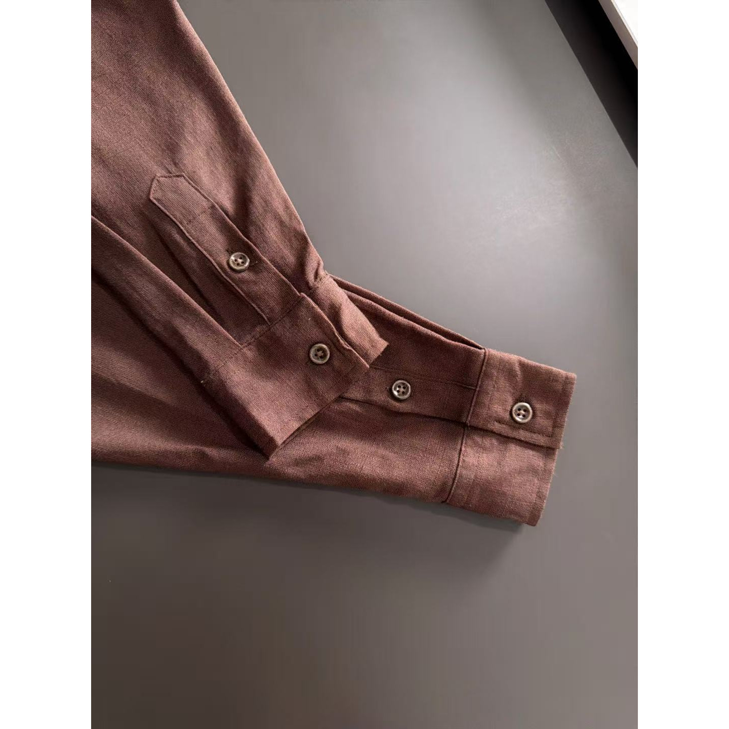 <p>BURBERRY 亚麻衬衫套装(棕)</p>