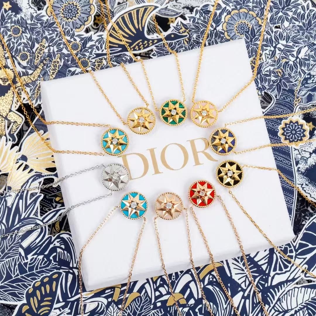 <p>DIOR&nbsp;罗盘项链</p>