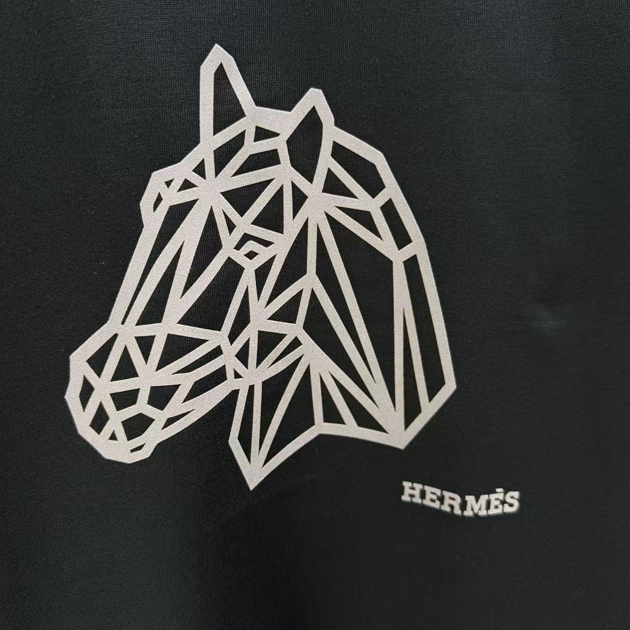 <p>HERMES 短袖T恤(黑)</p>