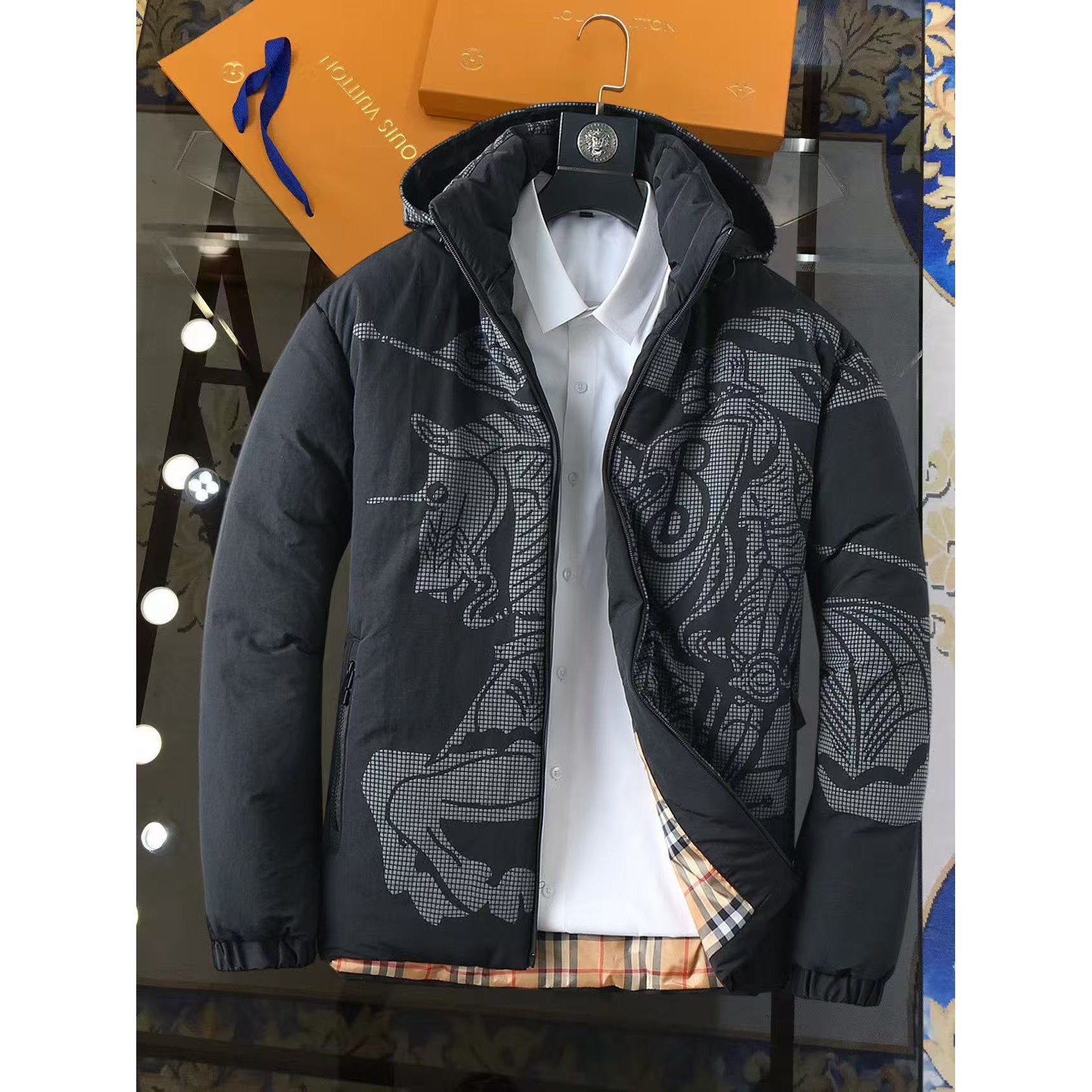 <p>BURBERRY 加厚棉服外套(黑)</p>