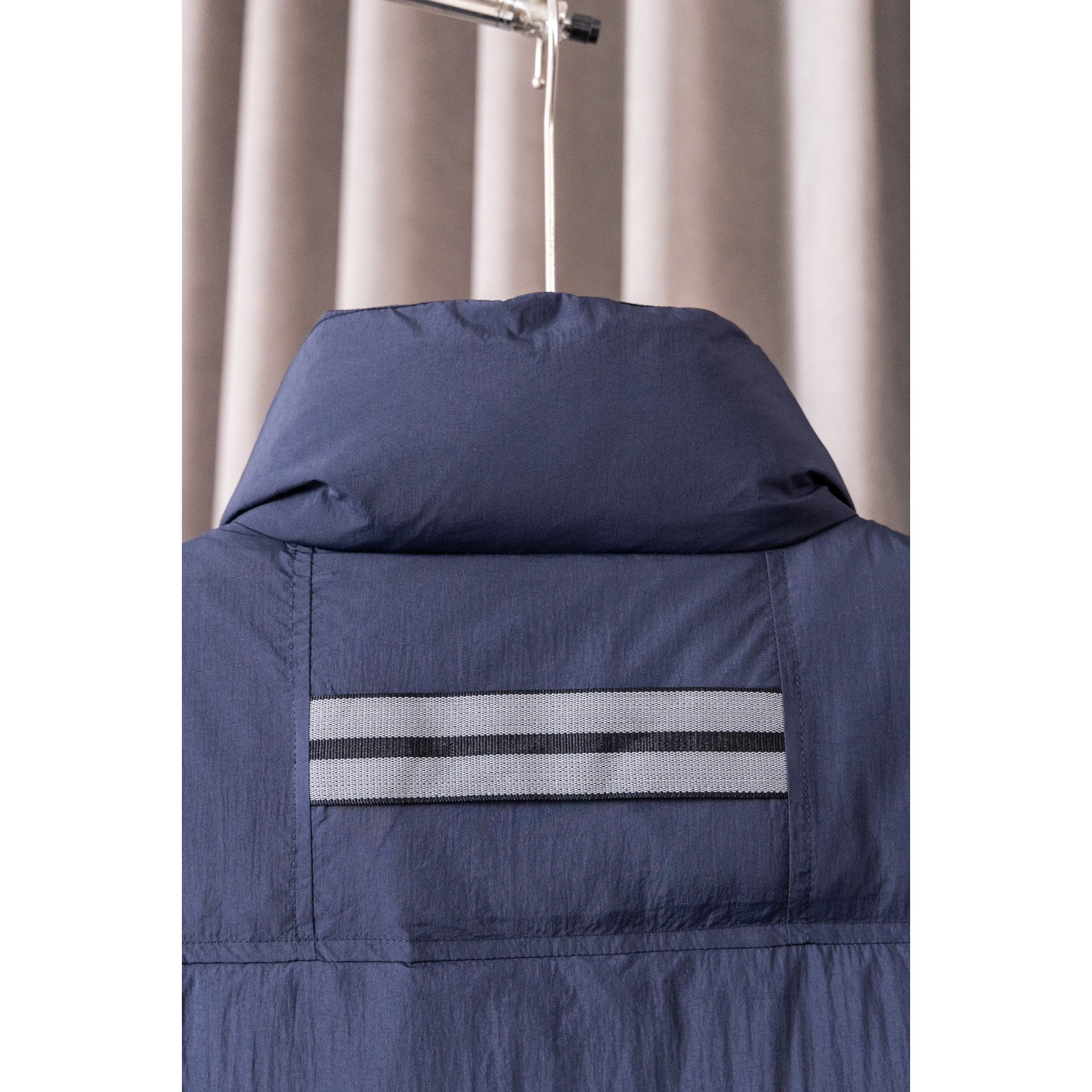 <p>Canada Goose Lawrence 劳伦斯2804羽绒马甲背心(藏蓝)</p>