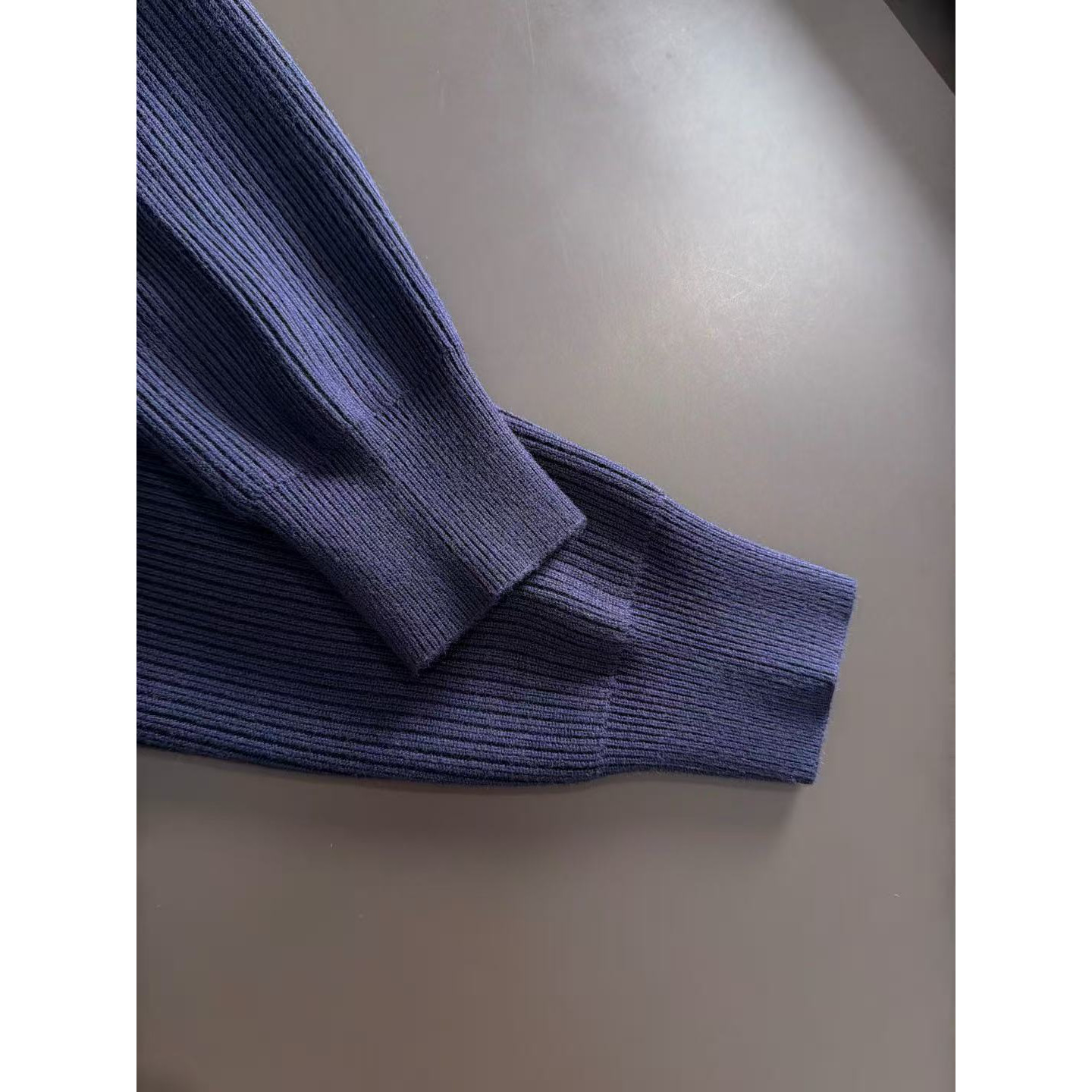 <p>GUCCI 秋冬官网最新毛衣(藏青)</p>