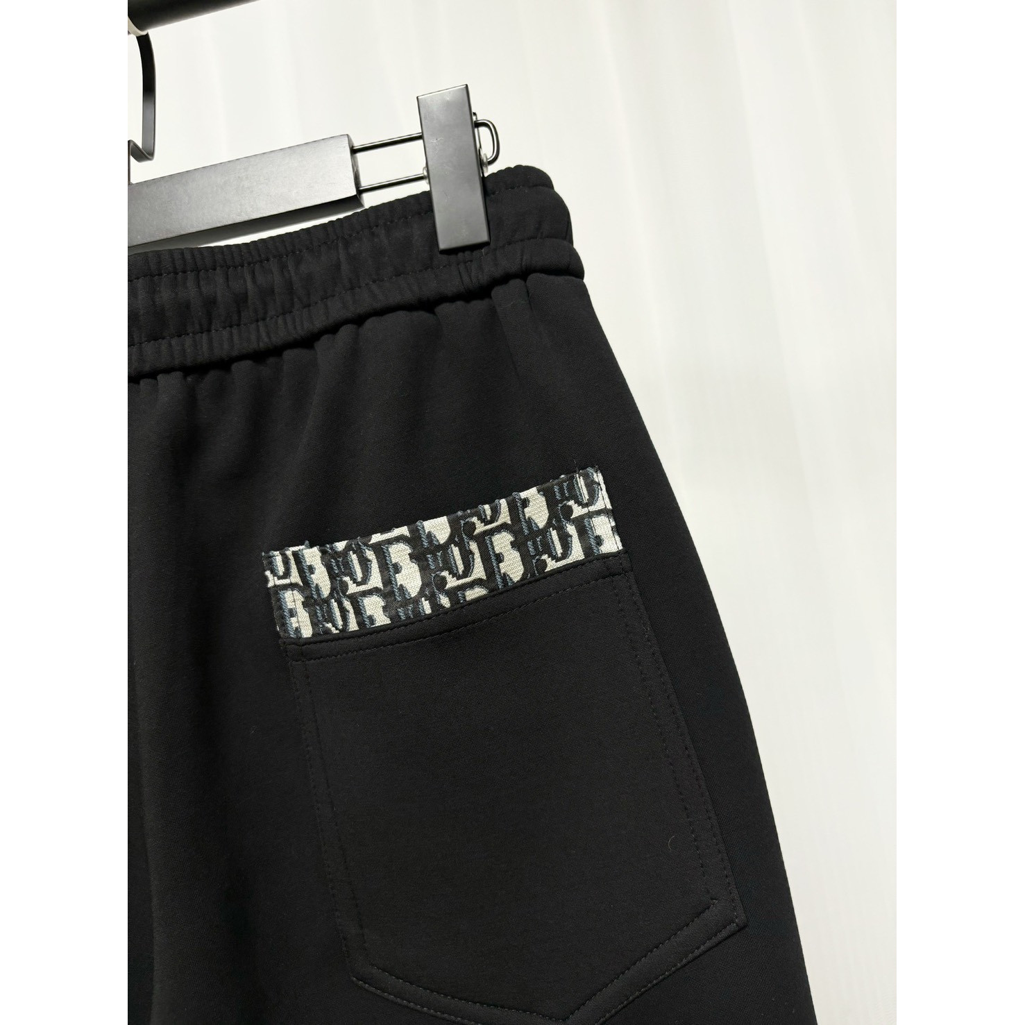 <p>Dior 休闲长裤(黑)</p>