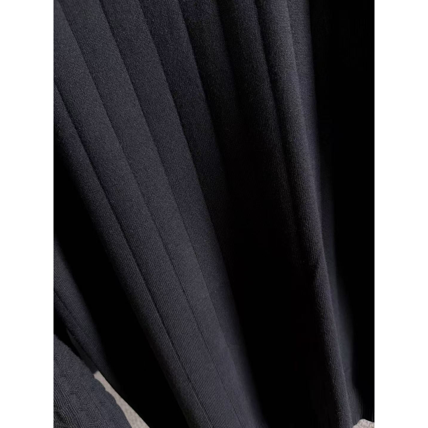 <p>GUCCI&nbsp;秋冬官网最新毛衣(黑)</p>