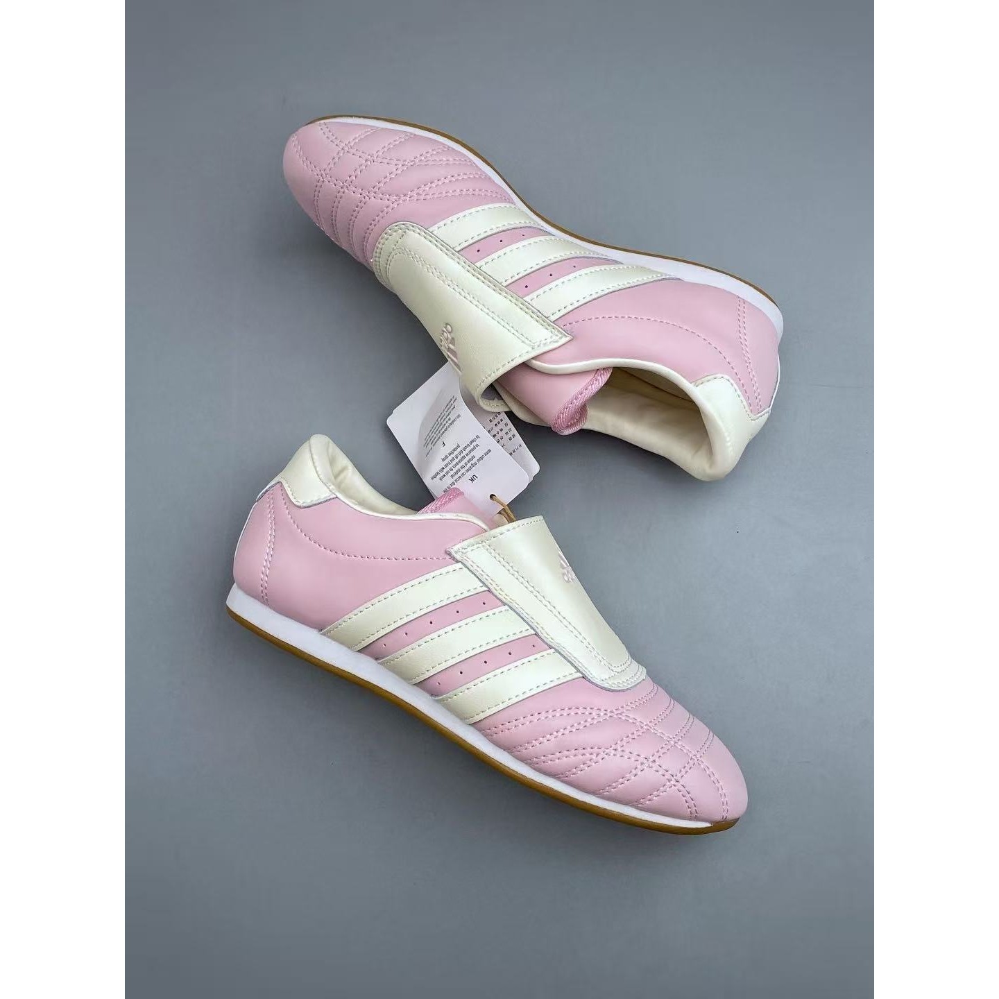 <p>Adidas TEAKWONDO M 训练鞋(粉)</p>