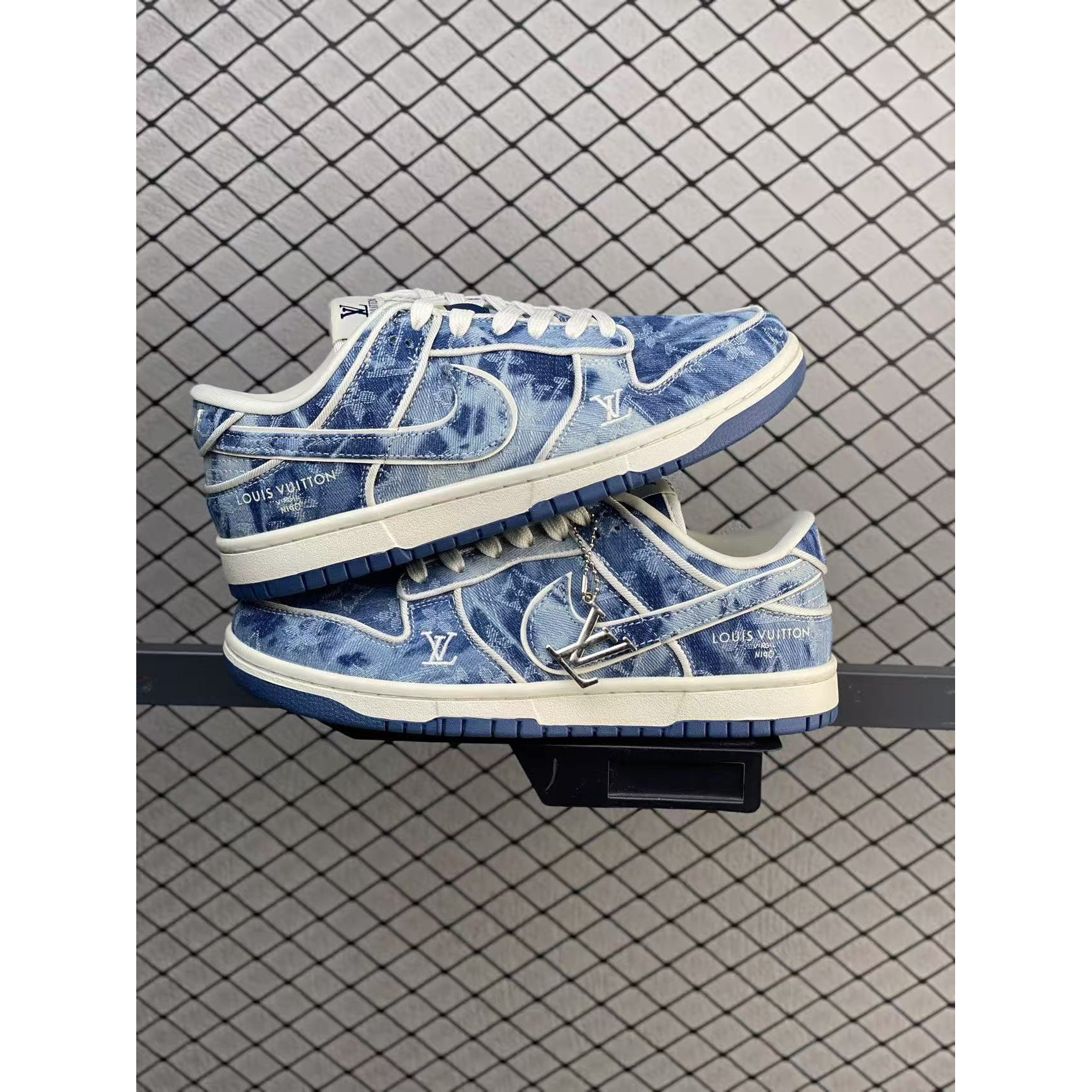 <p>Nike SB Dunk Low 青蓝牛仔休闲板鞋(藍)</p>