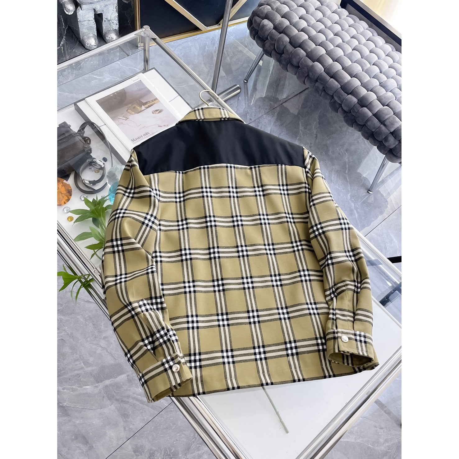 <p>BURBERRY&nbsp;男士夹克外套</p>
