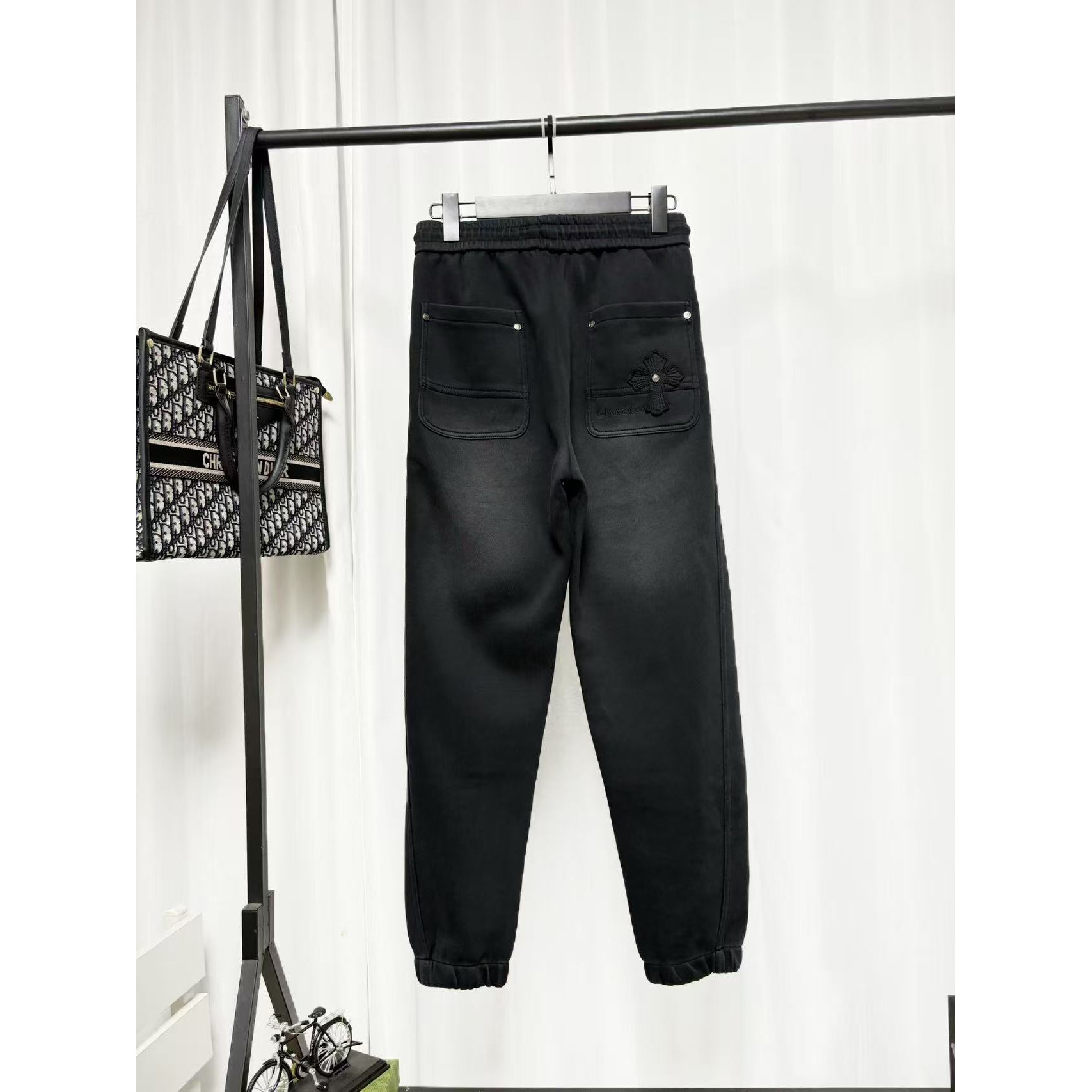 <p>Chrome Hearts 休闲长裤(黑)</p>