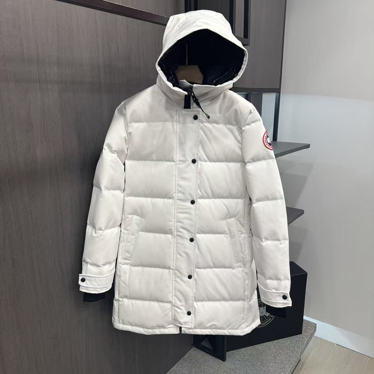 <p>Canada Goose Shelburn*派克大衣羽绒服(純白紅標)</p>