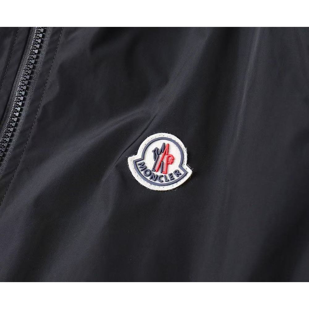 <p>MONCLER 男士夹克外套(黑)</p>