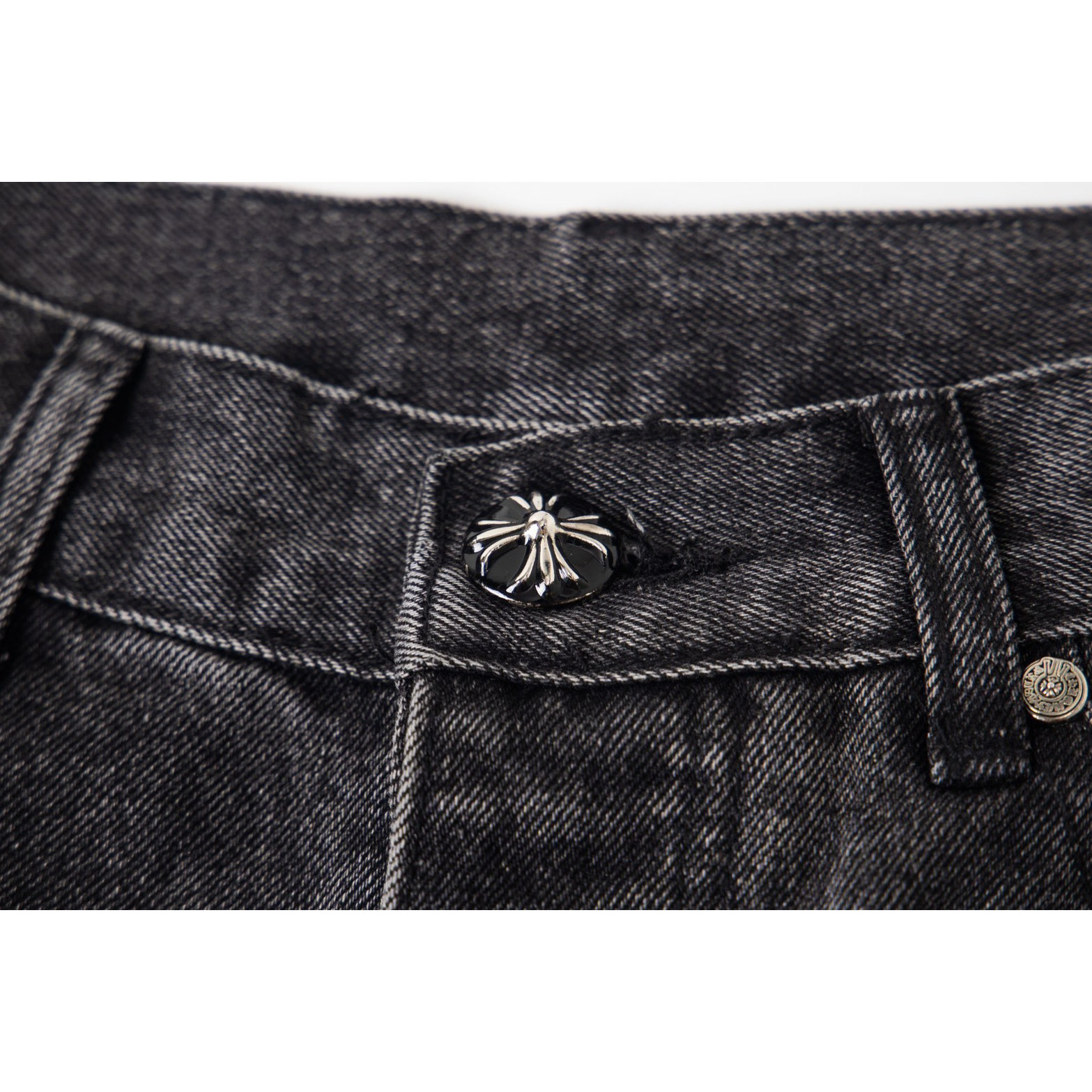 <p>CHROME HEARTS 多皮十字架拼皮重工牛仔裤(1770#)</p>