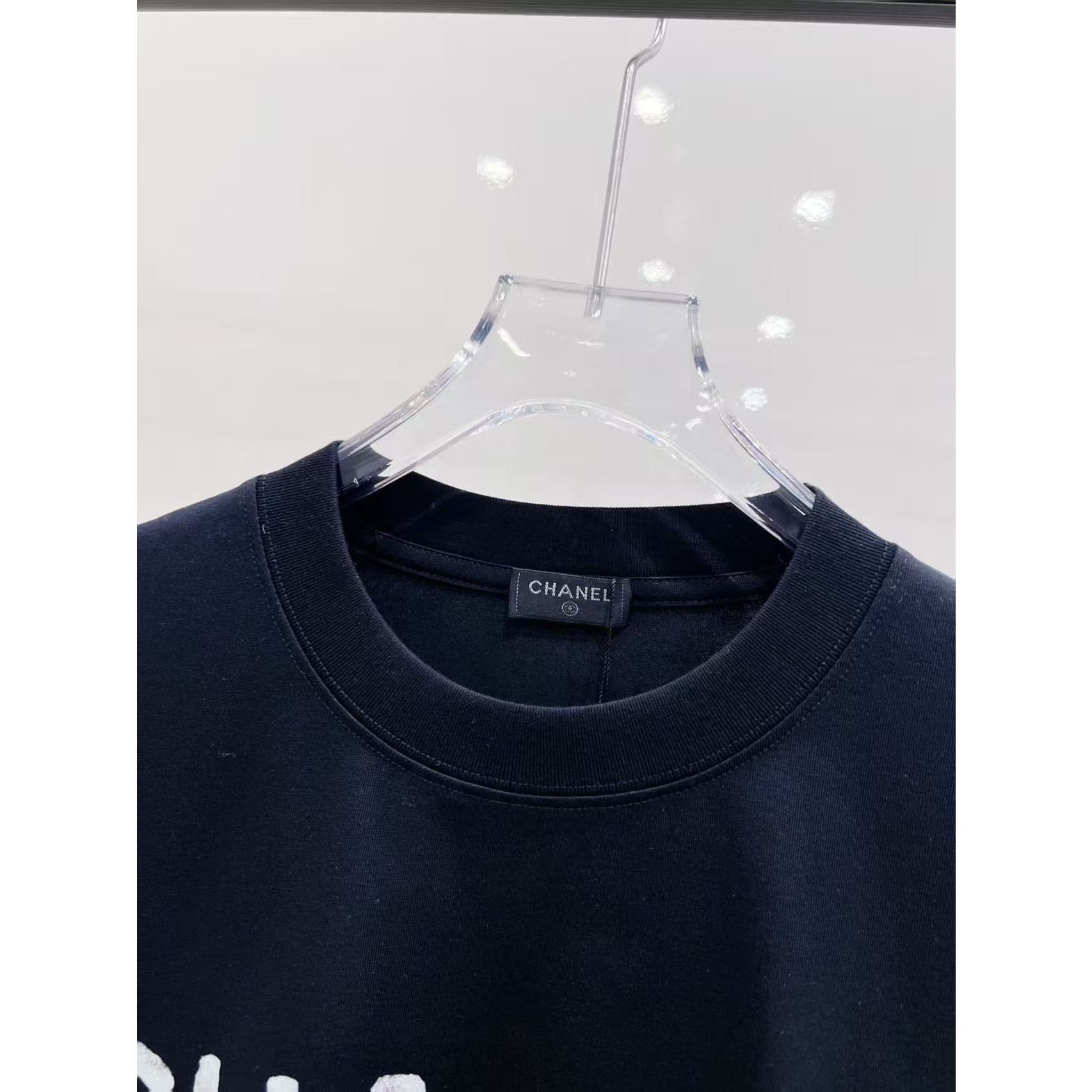 <p>CHANEL 短袖圆领T恤(黑)</p>