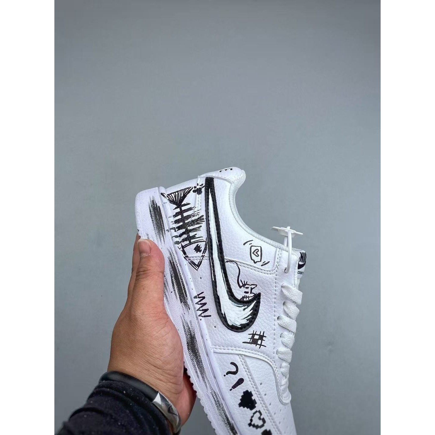 <p>NIKE COURTVISION 手绘泼墨涂鸦定制板鞋 (白)</p>