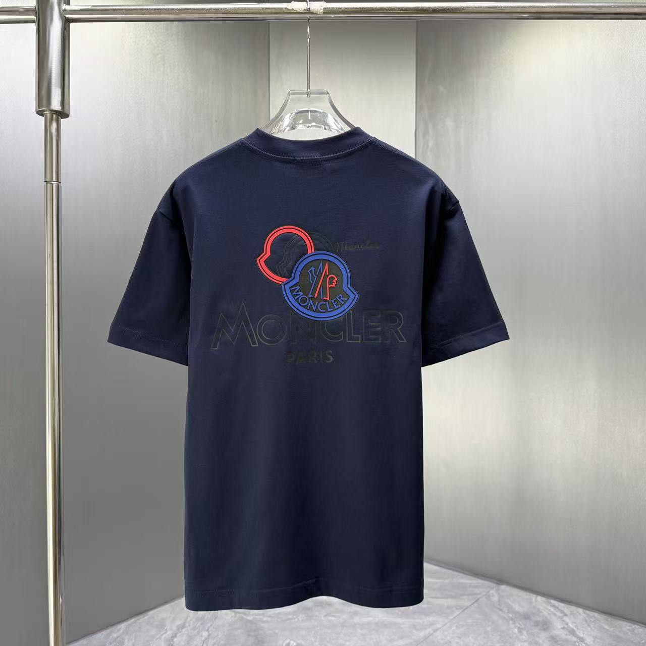 <p>Moncler 短袖T恤(深藍)</p>