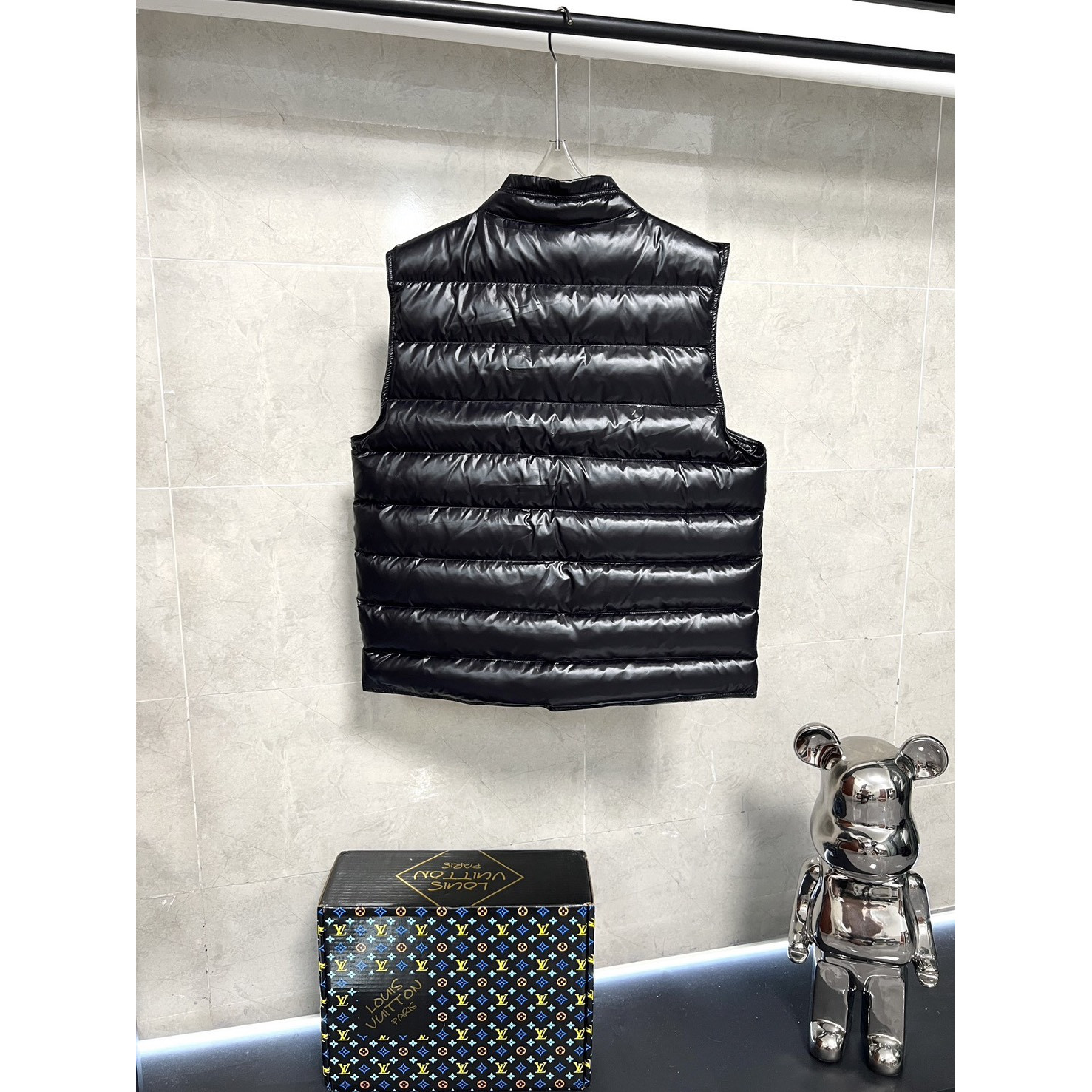 <p>Moncler 小立领羽绒马甲(黑)</p>