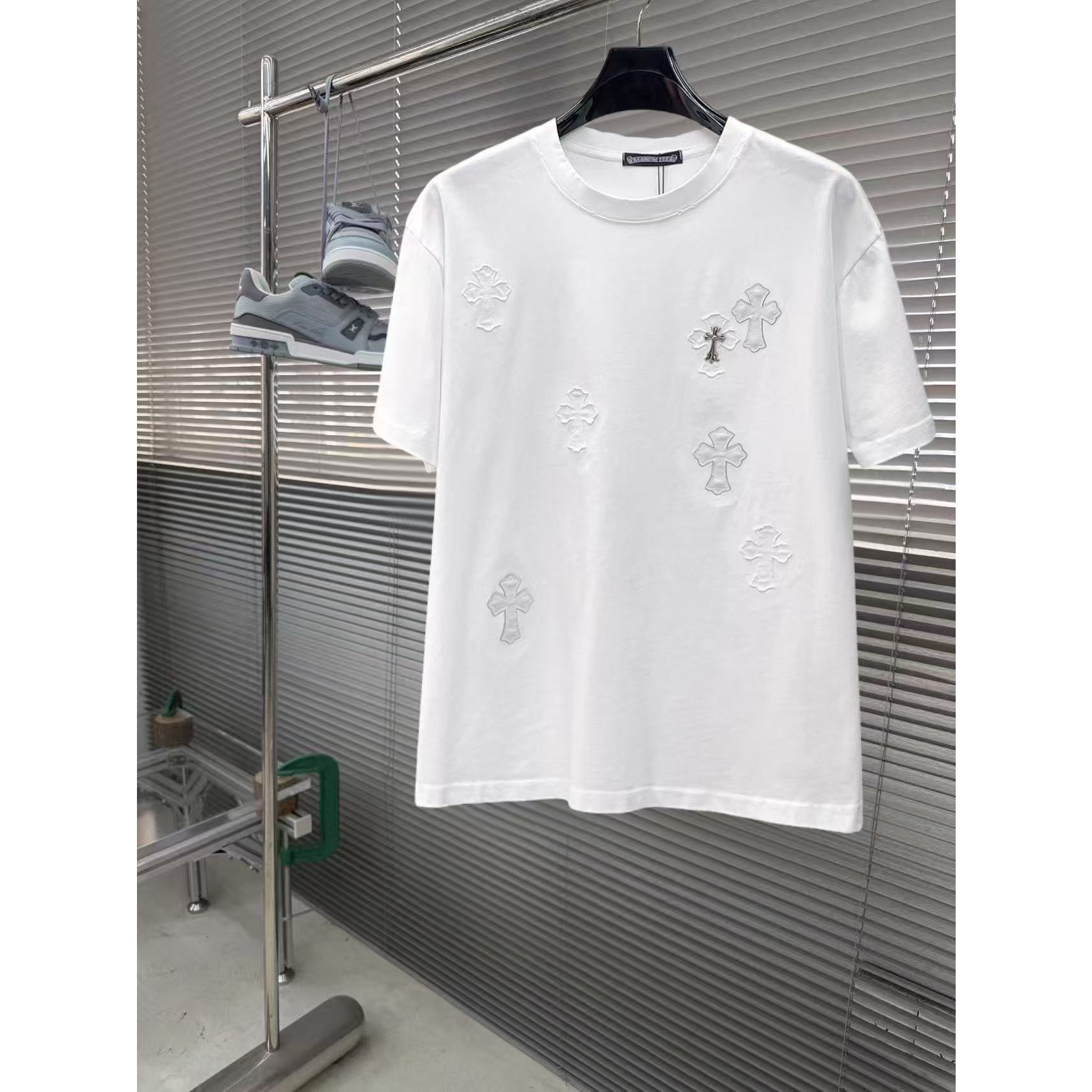 <p>CHROME HEARTS 专柜新款短袖T恤(白)</p>