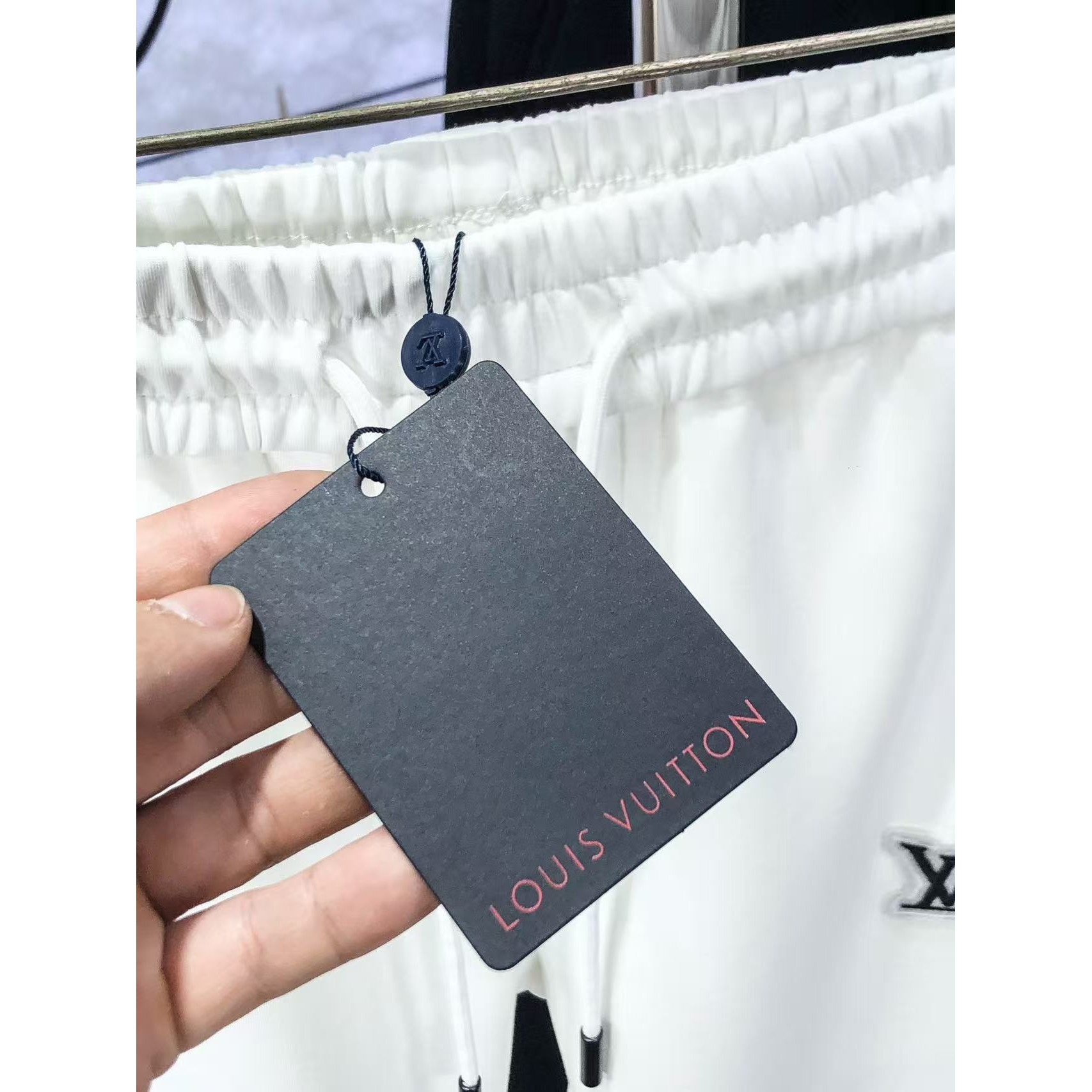 <p>LV&nbsp;高品质时尚休闲裤(782958)</p>