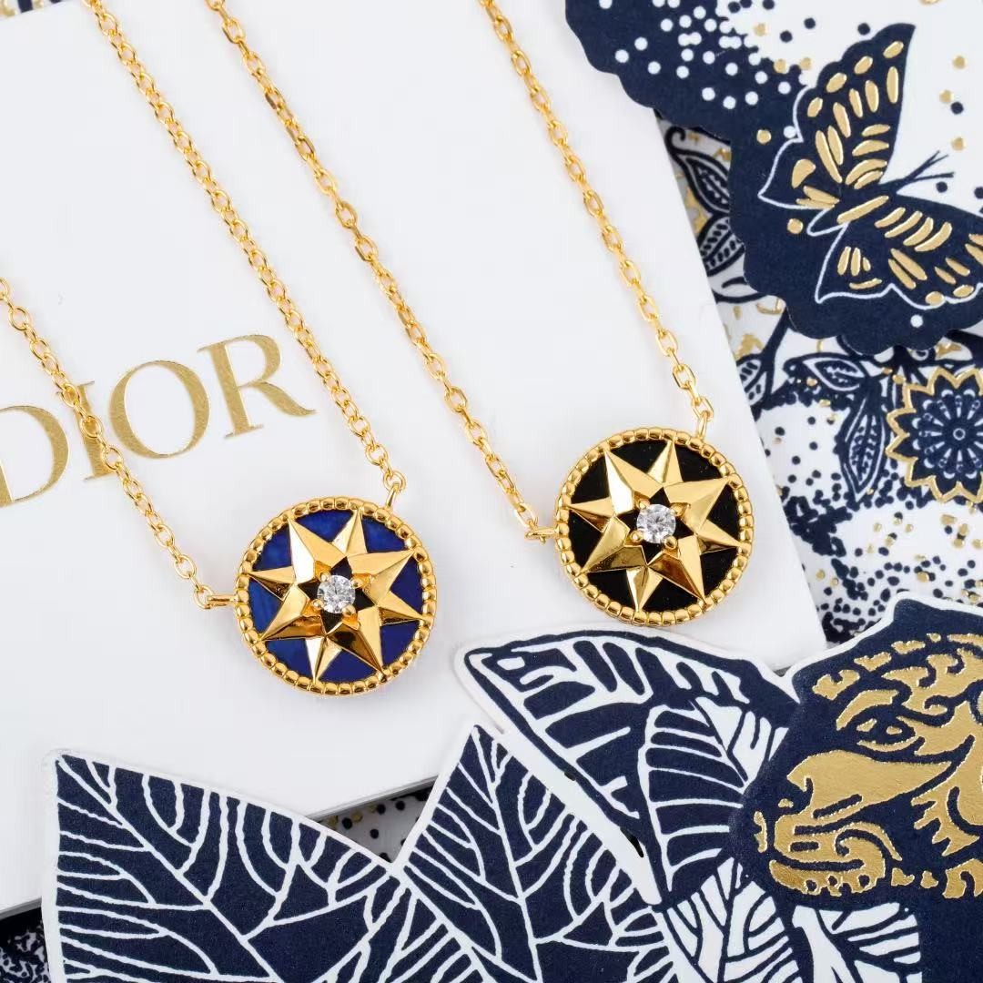 <p>DIOR&nbsp;罗盘项链</p>