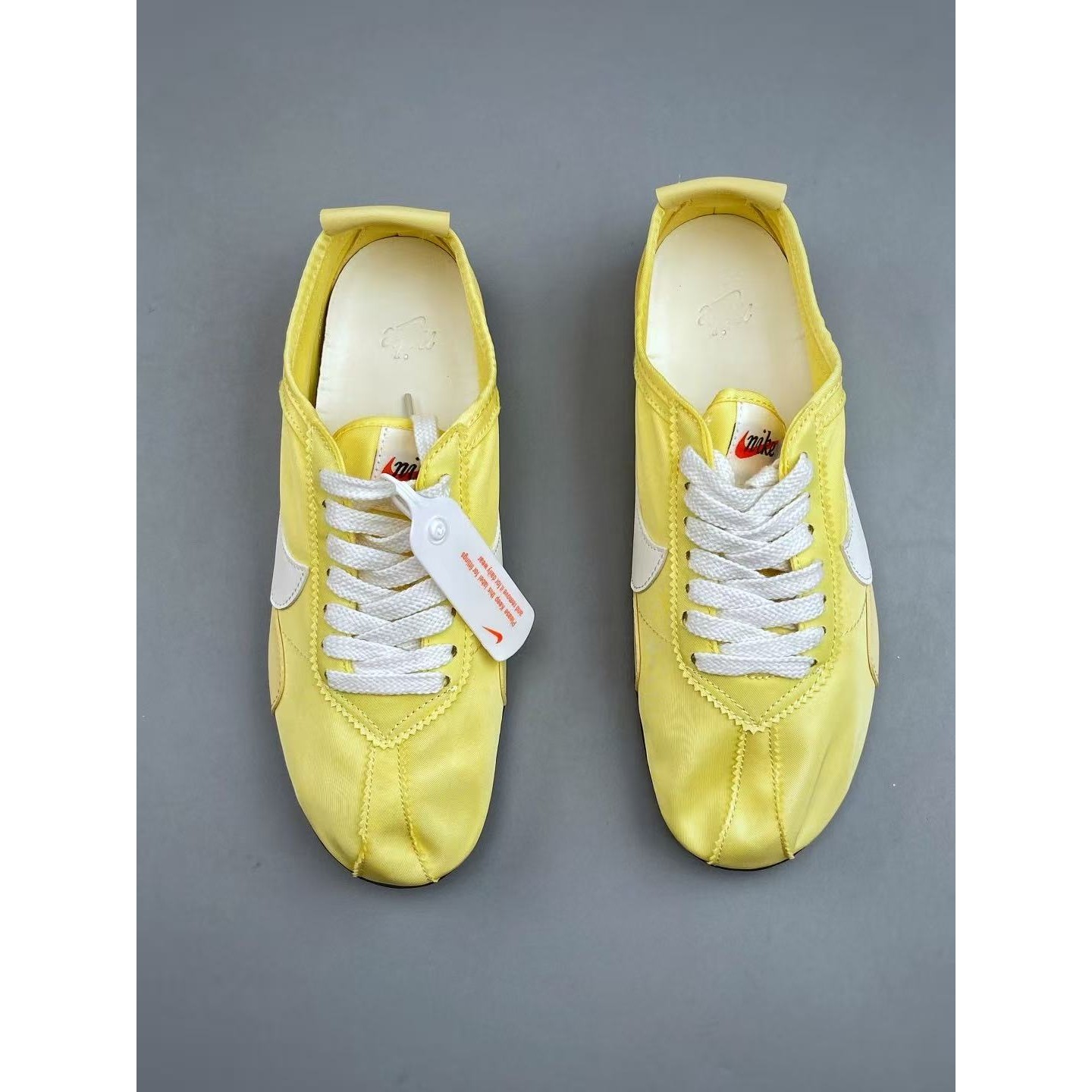 <p>NIKE MOON SHOE OG SP 休闲板鞋(黃)</p>