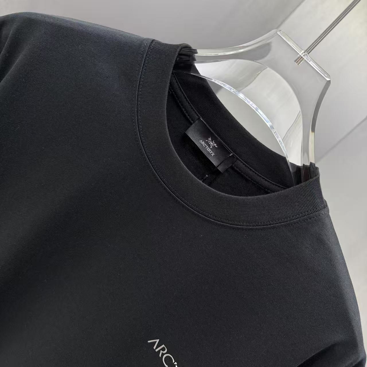 <p>Arc'teryx 短袖T恤(黑)</p>