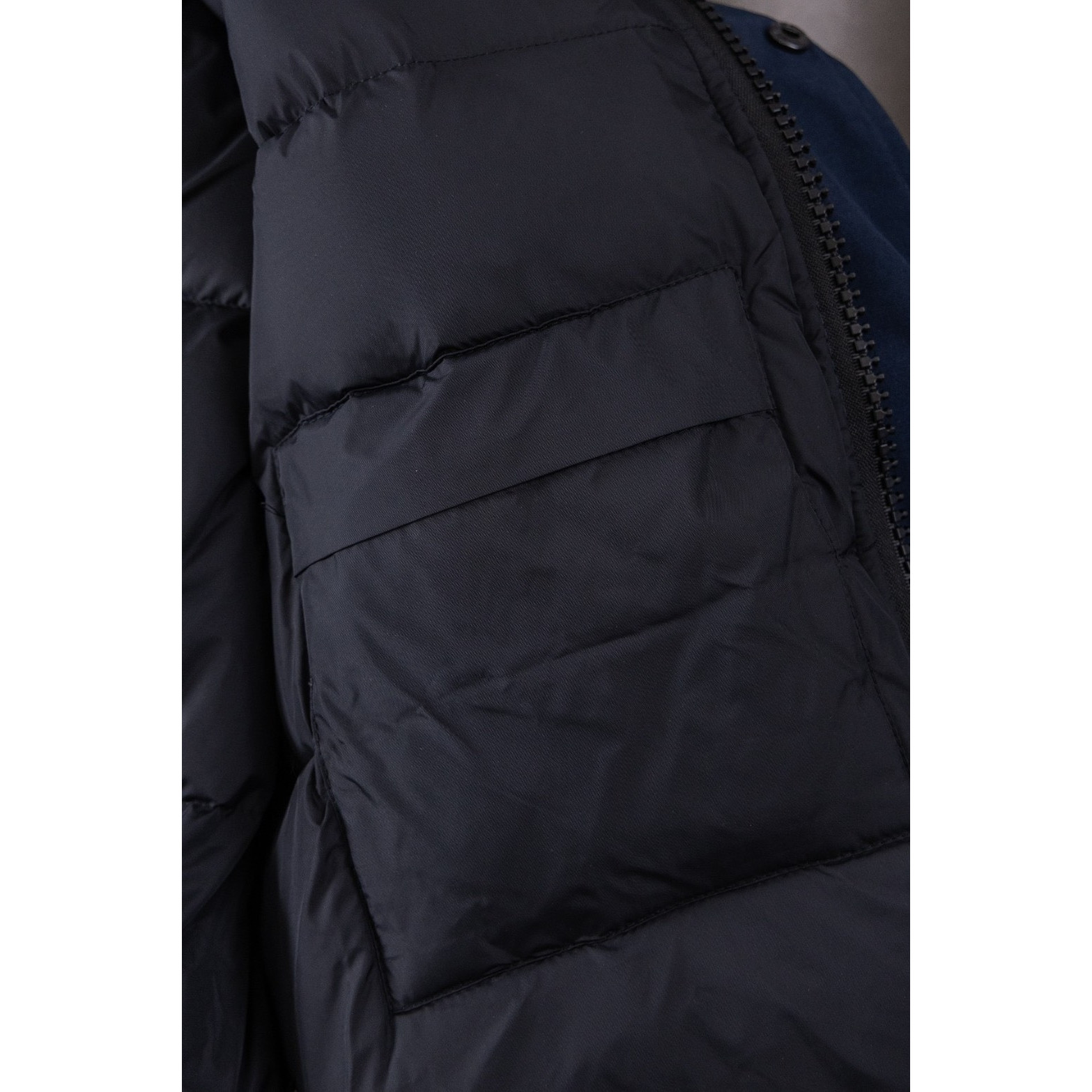 <p>Canada Goose 01款 Chilliwack Bomber 飞行员羽绒服(藏蓝色)</p>