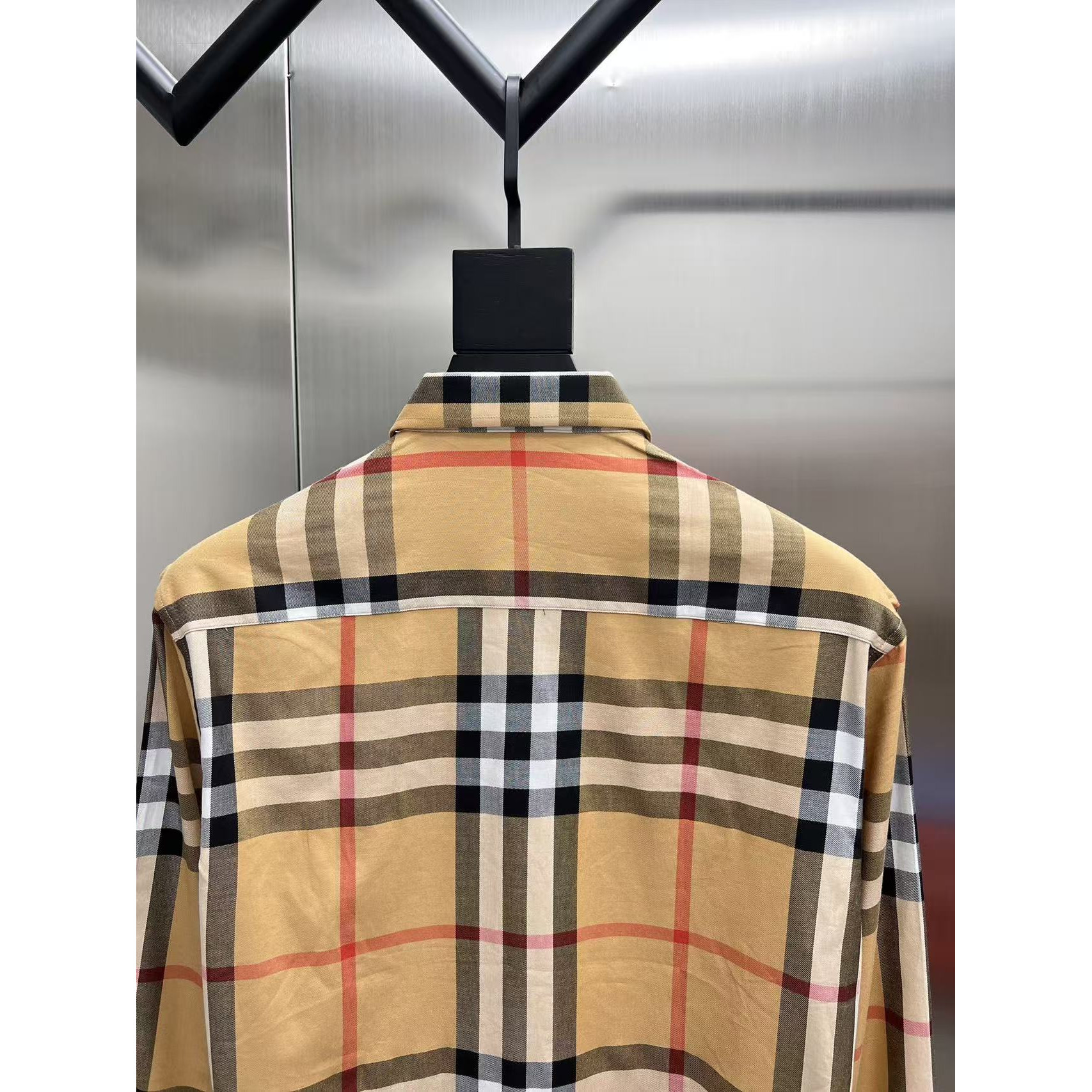 <p>Burberry 长袖衬衫(783232)</p>