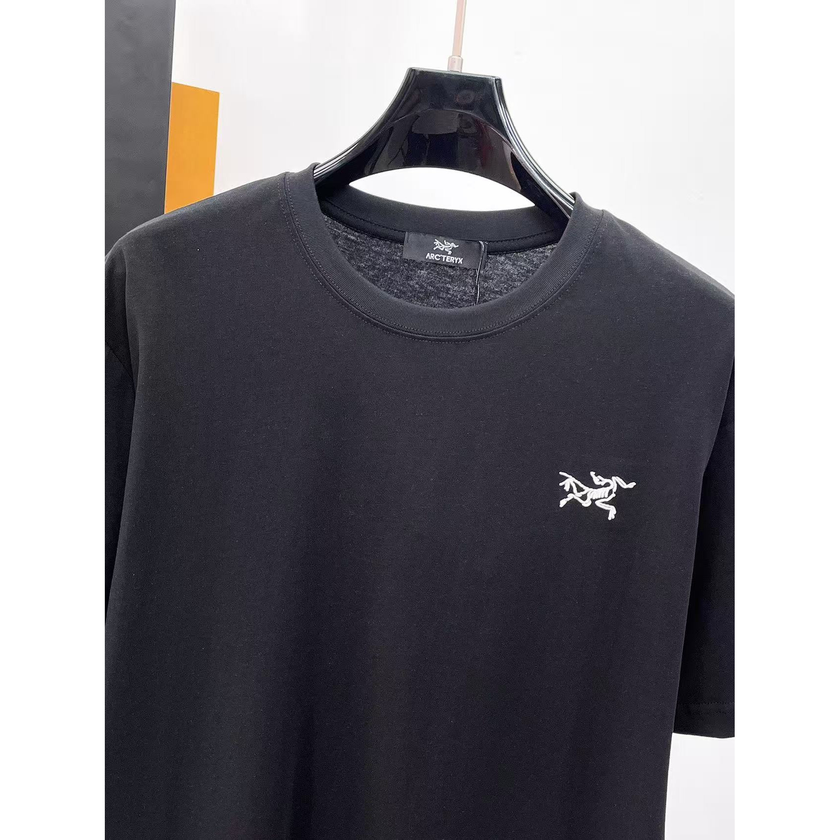 <p>Arc'teryx 专柜新款短袖T恤(黑)</p>