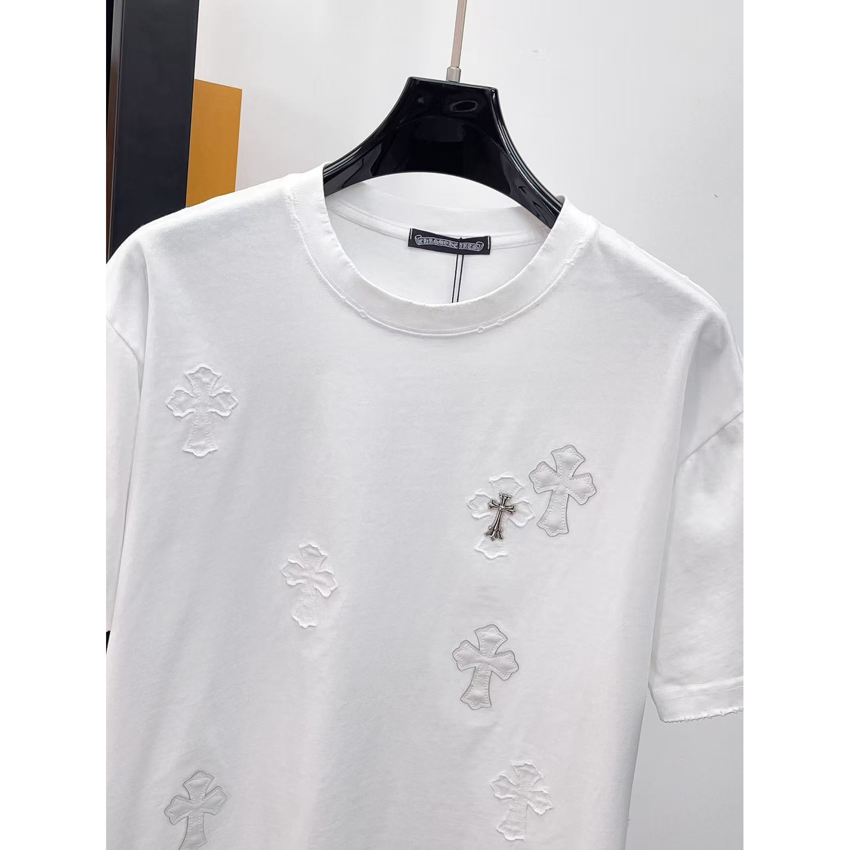 <p>CHROME HEARTS 专柜新款短袖T恤(白)</p>