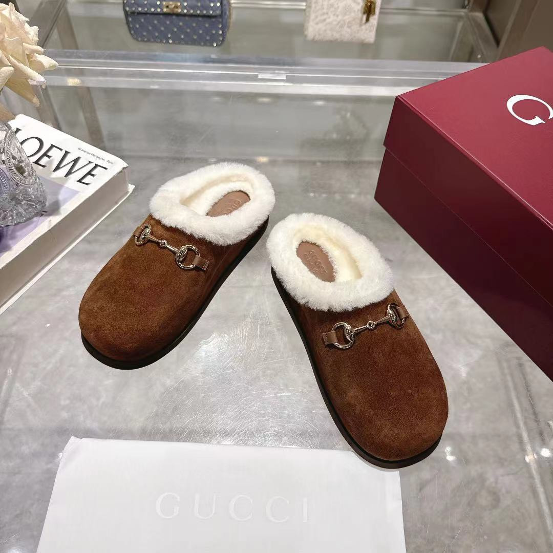 <p>GUCCI 穆勒羊毛拖鞋</p>
