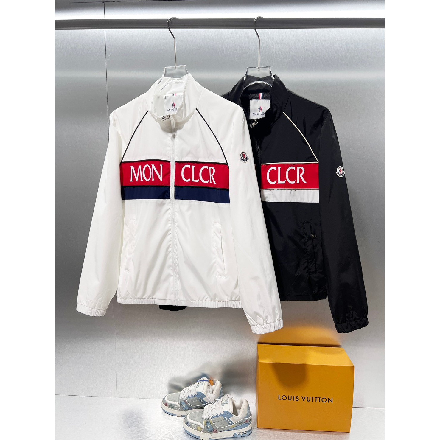 <p>MONCLER&nbsp;夹克外套(白)</p>