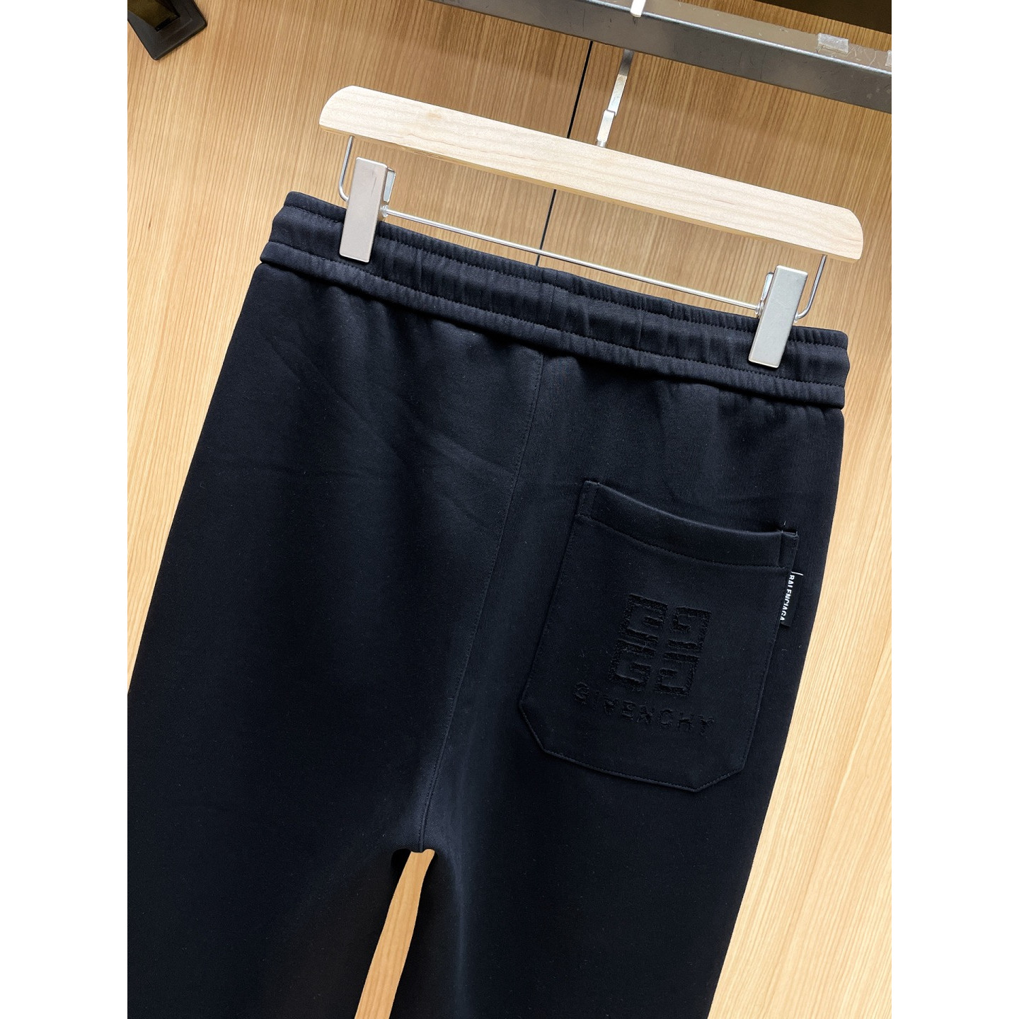 <p>GIVENCHY 套裝(黑)</p>