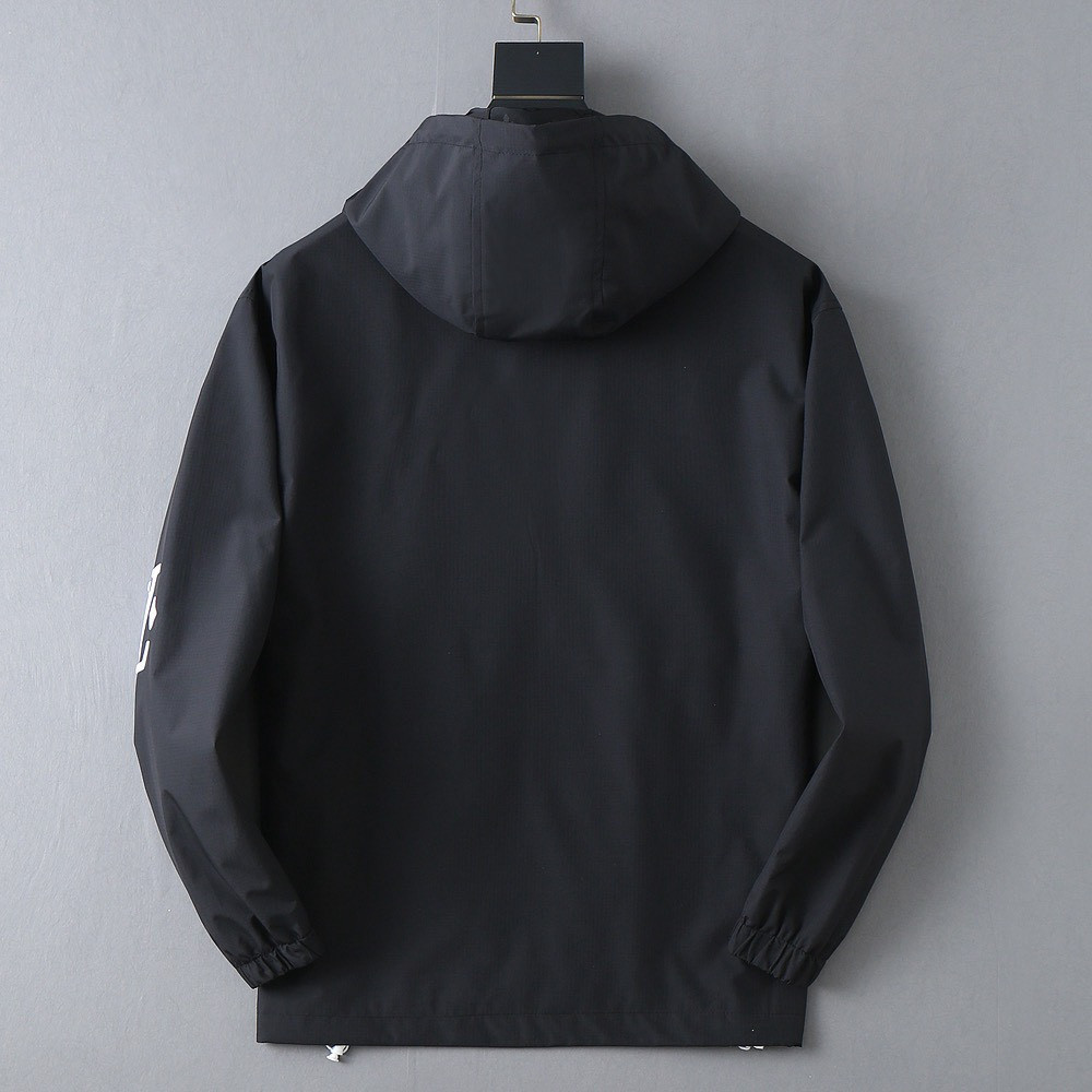 <p>LV 新款男士夹克外套<br />
&nbsp;</p>
