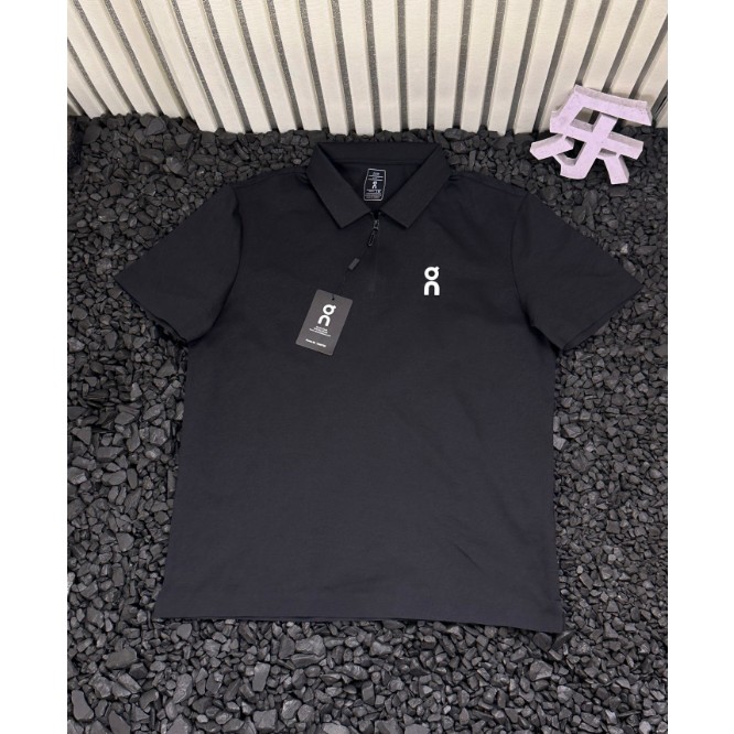 <p>ON Club Collective 壓膠液氨無痕短袖POLO衫(黑)</p>