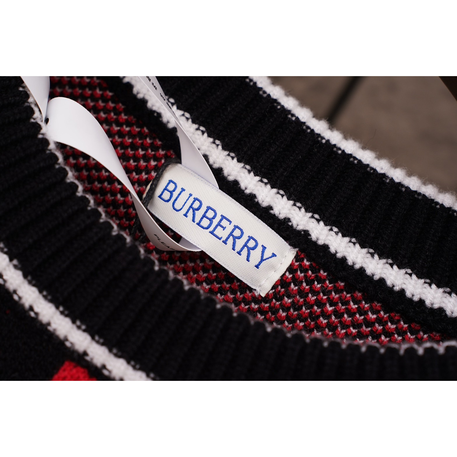 <p>Burberry 圆领针织羊毛衫(X23)</p>
