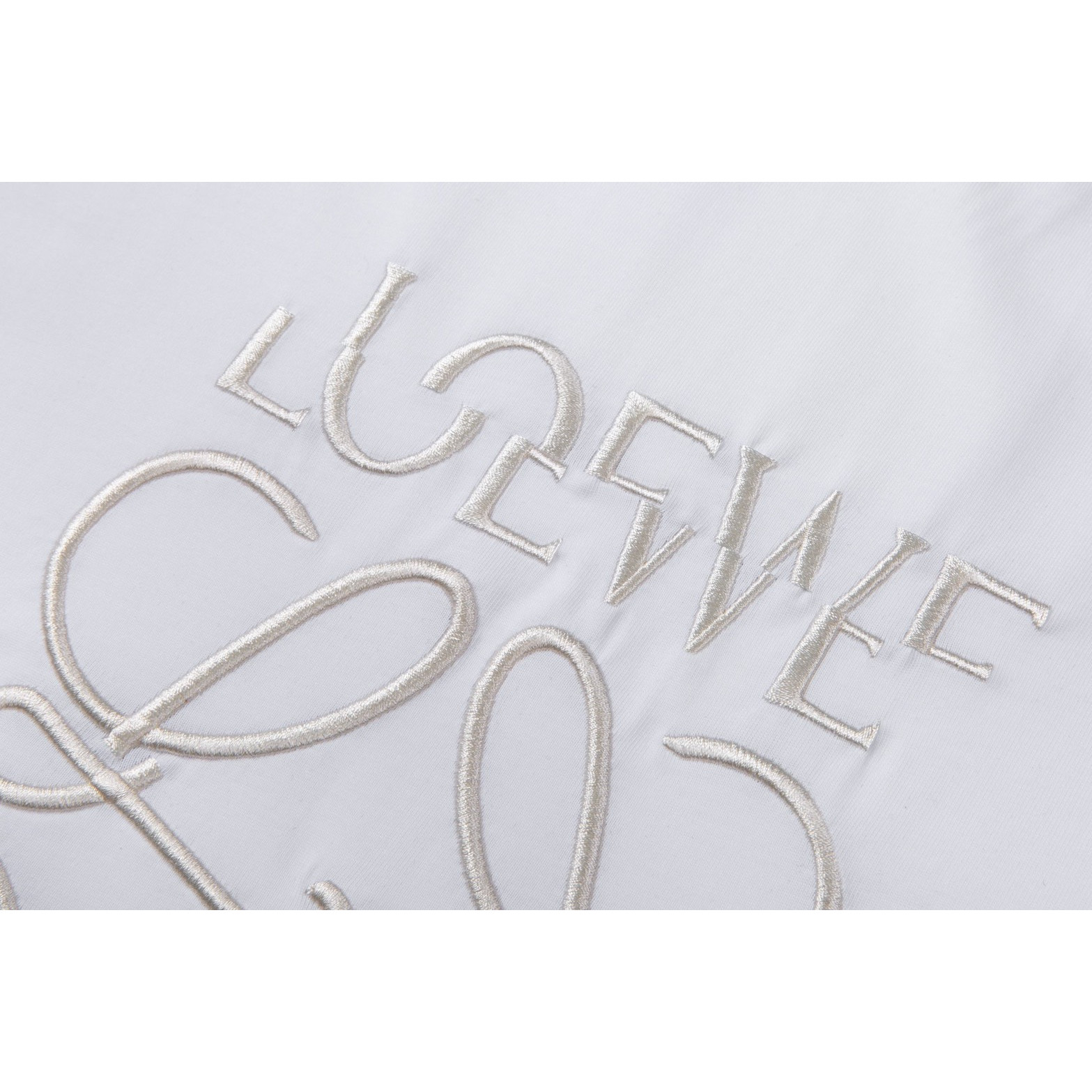 <p>LOEWE 错位绣花袖T恤(白)</p>