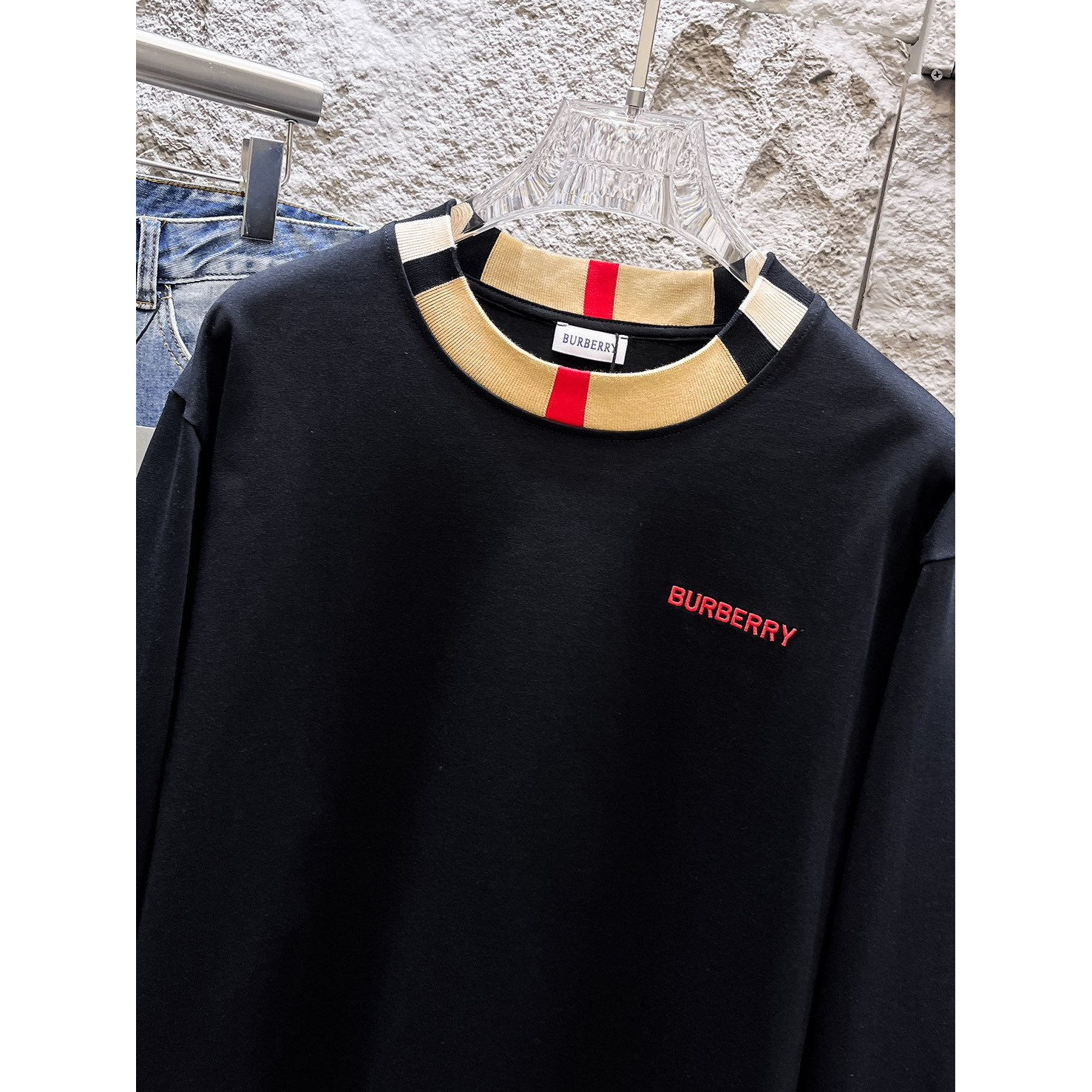 <p>BURBERRY 长袖T恤(黑)</p>